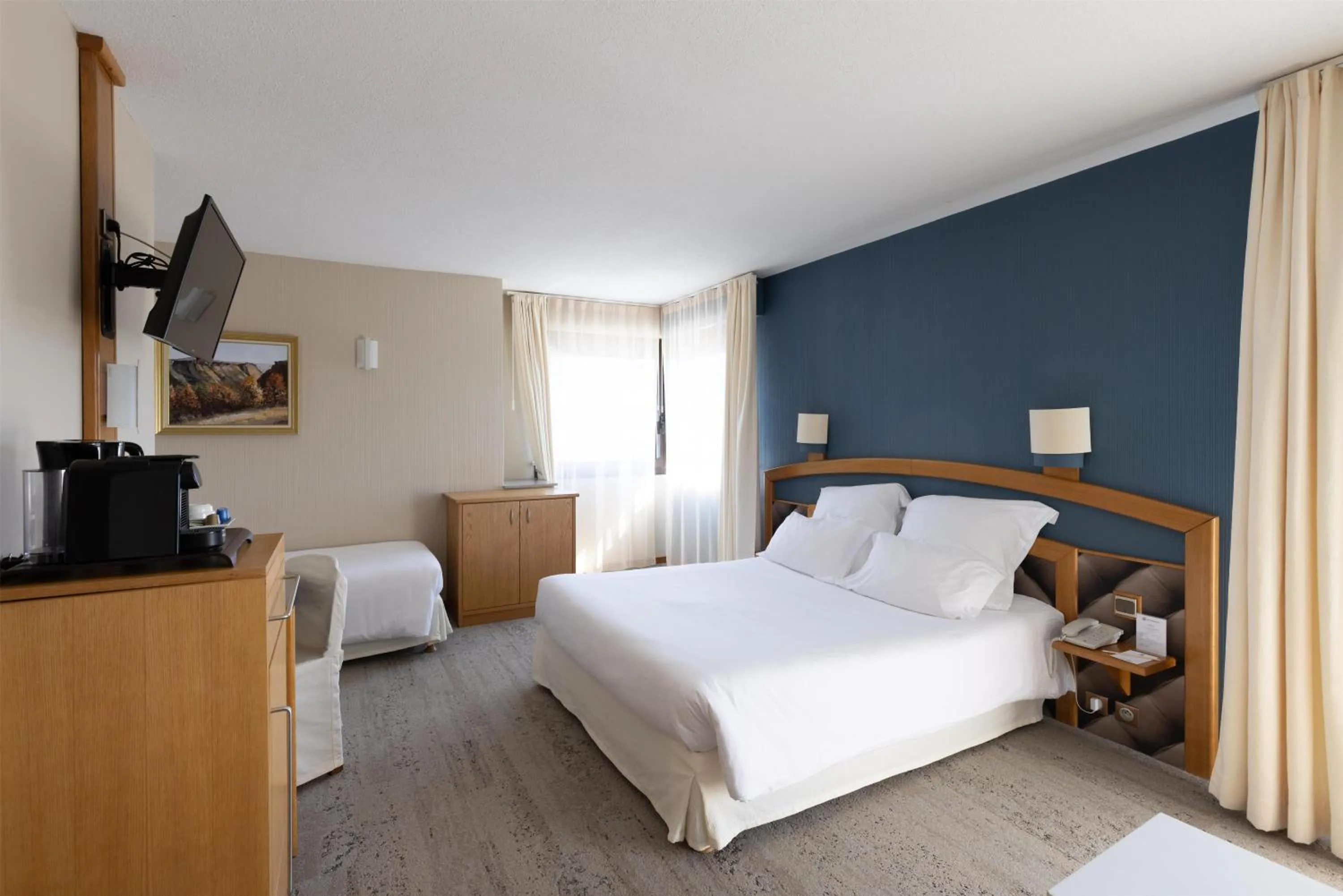 Coffee/tea facilities, Bed in Best Western Le Relais de Laguiole Hôtel & Spa