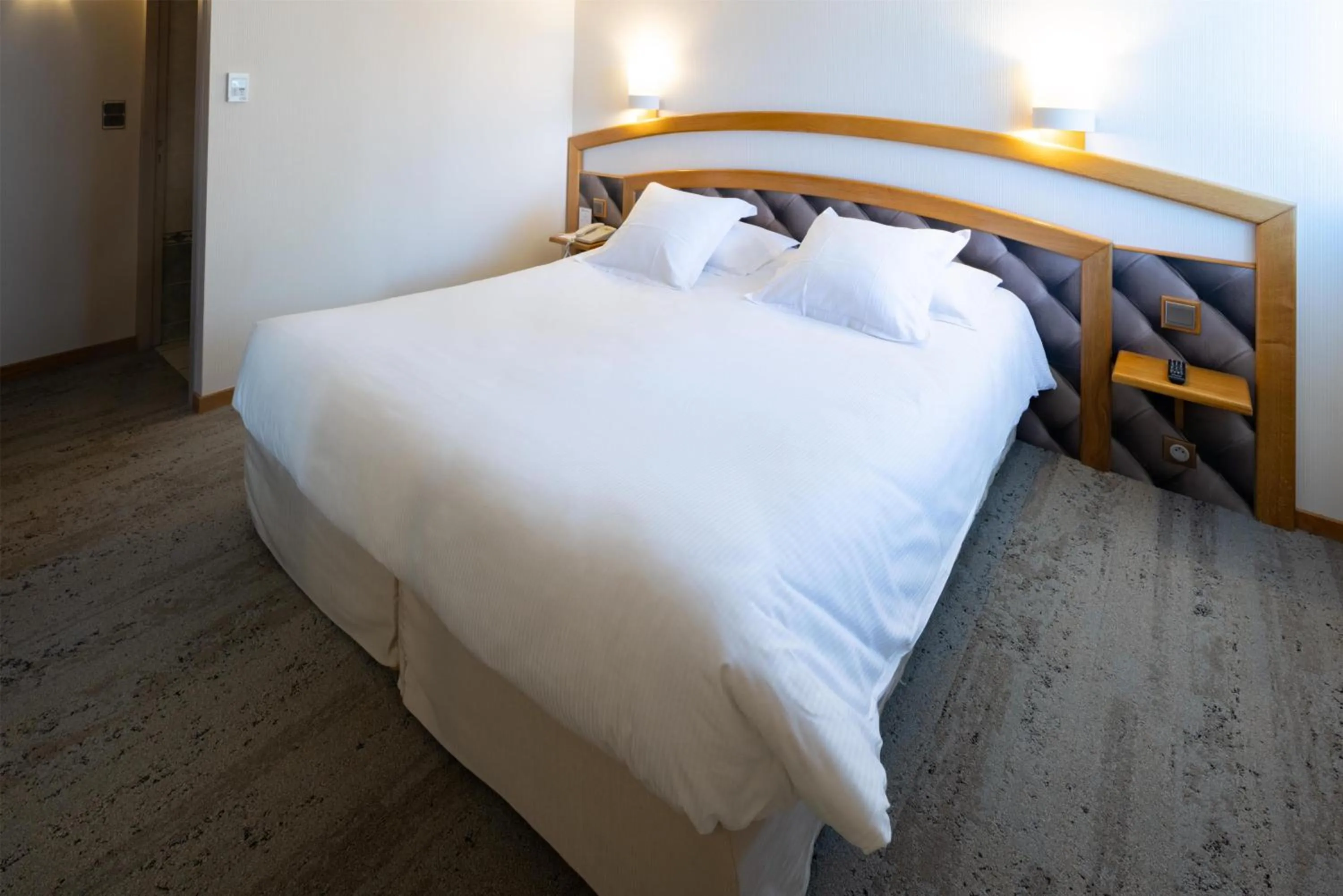 Coffee/tea facilities, Bed in Best Western Le Relais de Laguiole Hôtel & Spa