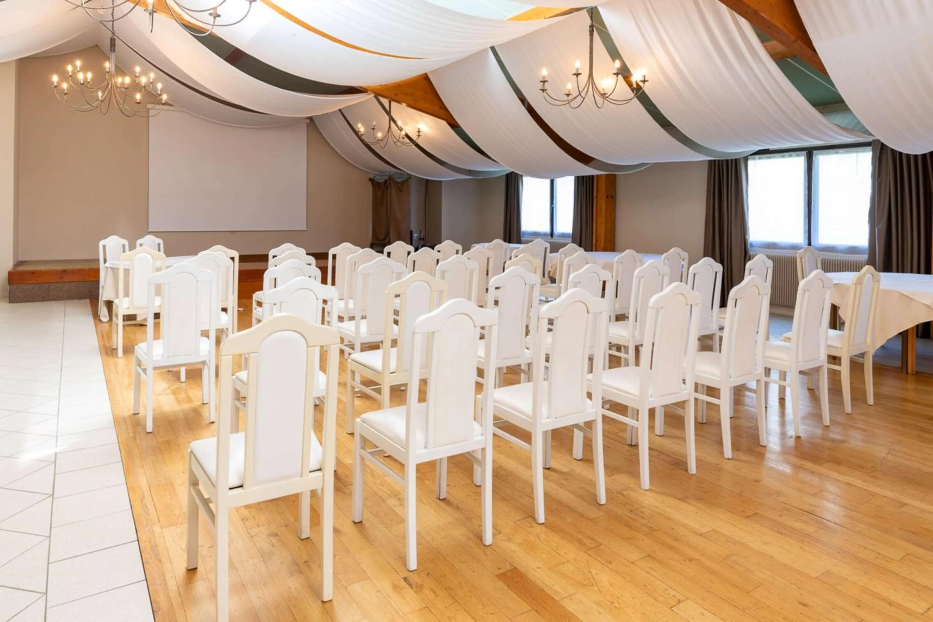 Meeting/conference room in Best Western Le Relais de Laguiole Hôtel & Spa