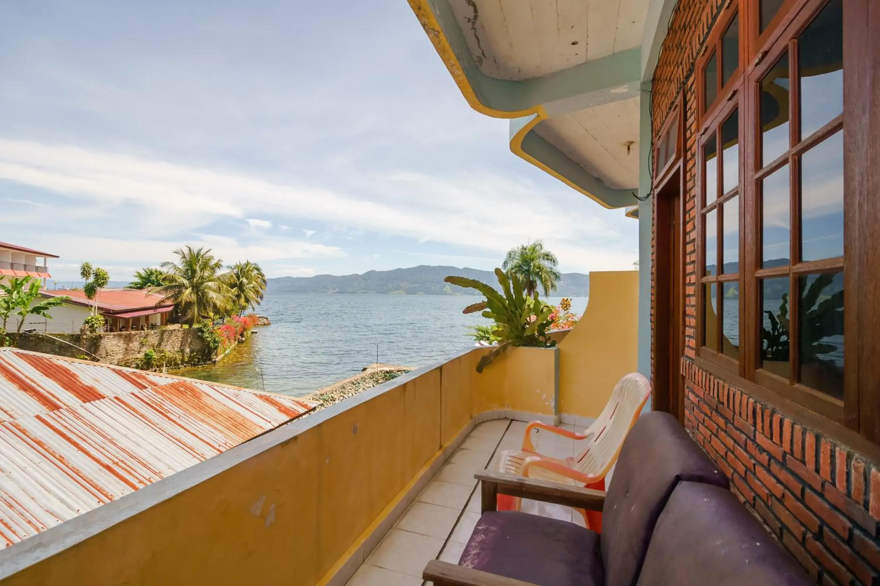 River view in RedDoorz @ Tuktuk Danau Toba River view in RedDoorz @ Tuktuk Danau Toba