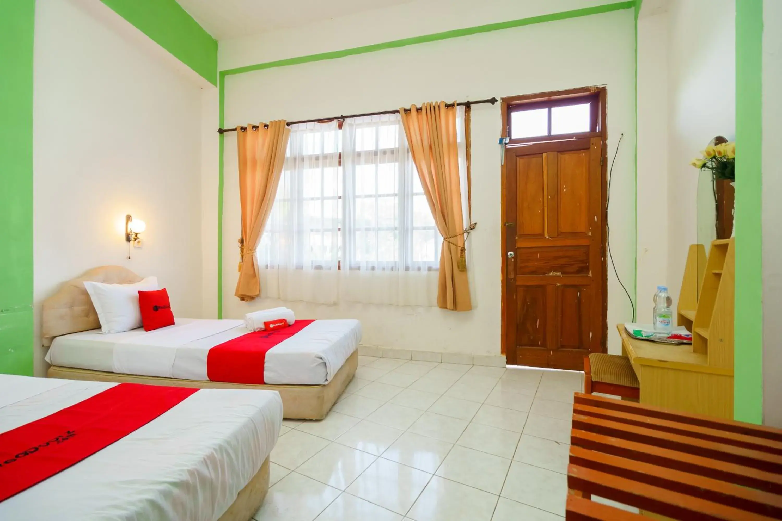 Bed in RedDoorz @ Tuktuk Danau Toba Bed in RedDoorz @ Tuktuk Danau Toba