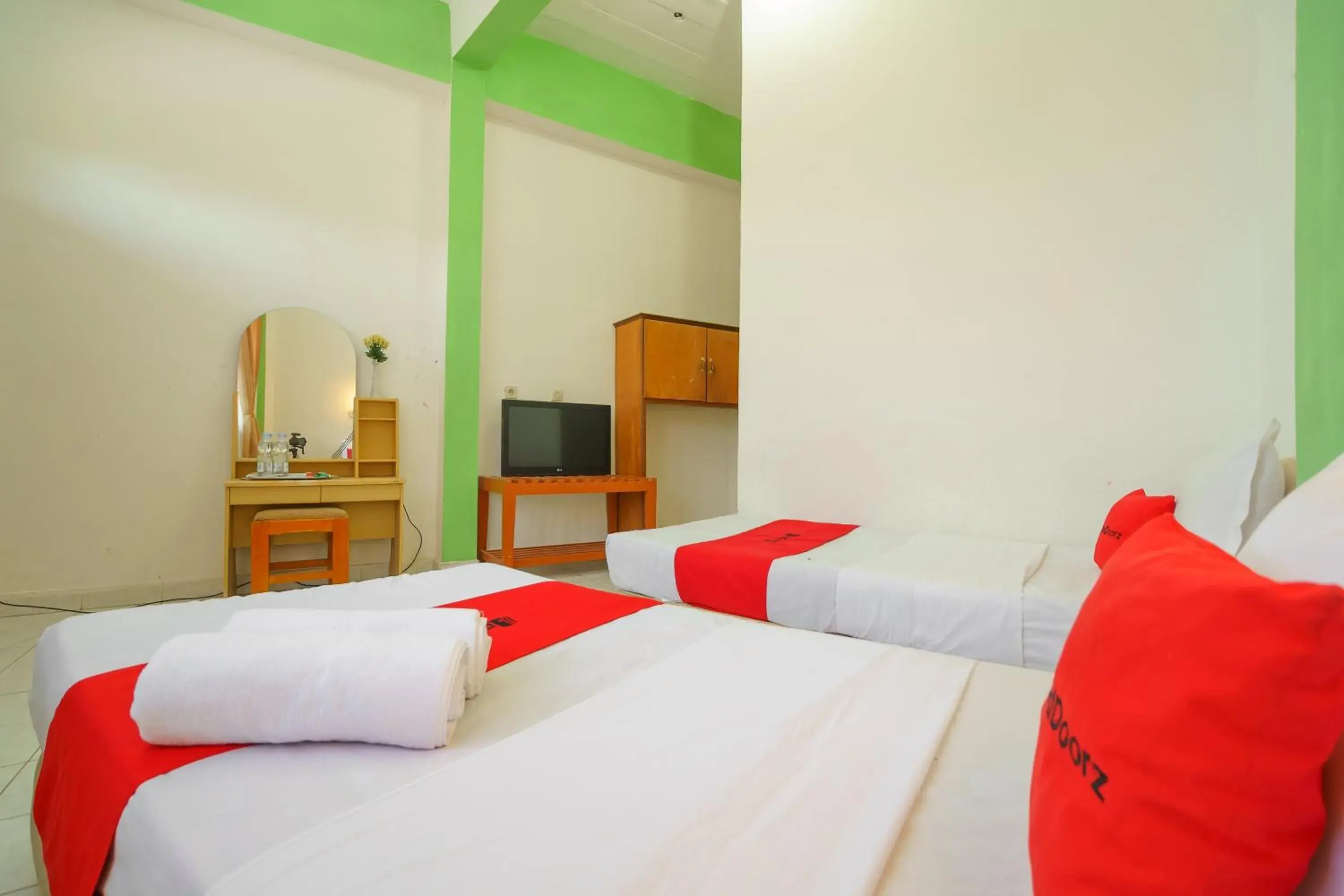 Bed in RedDoorz @ Tuktuk Danau Toba Bed in RedDoorz @ Tuktuk Danau Toba