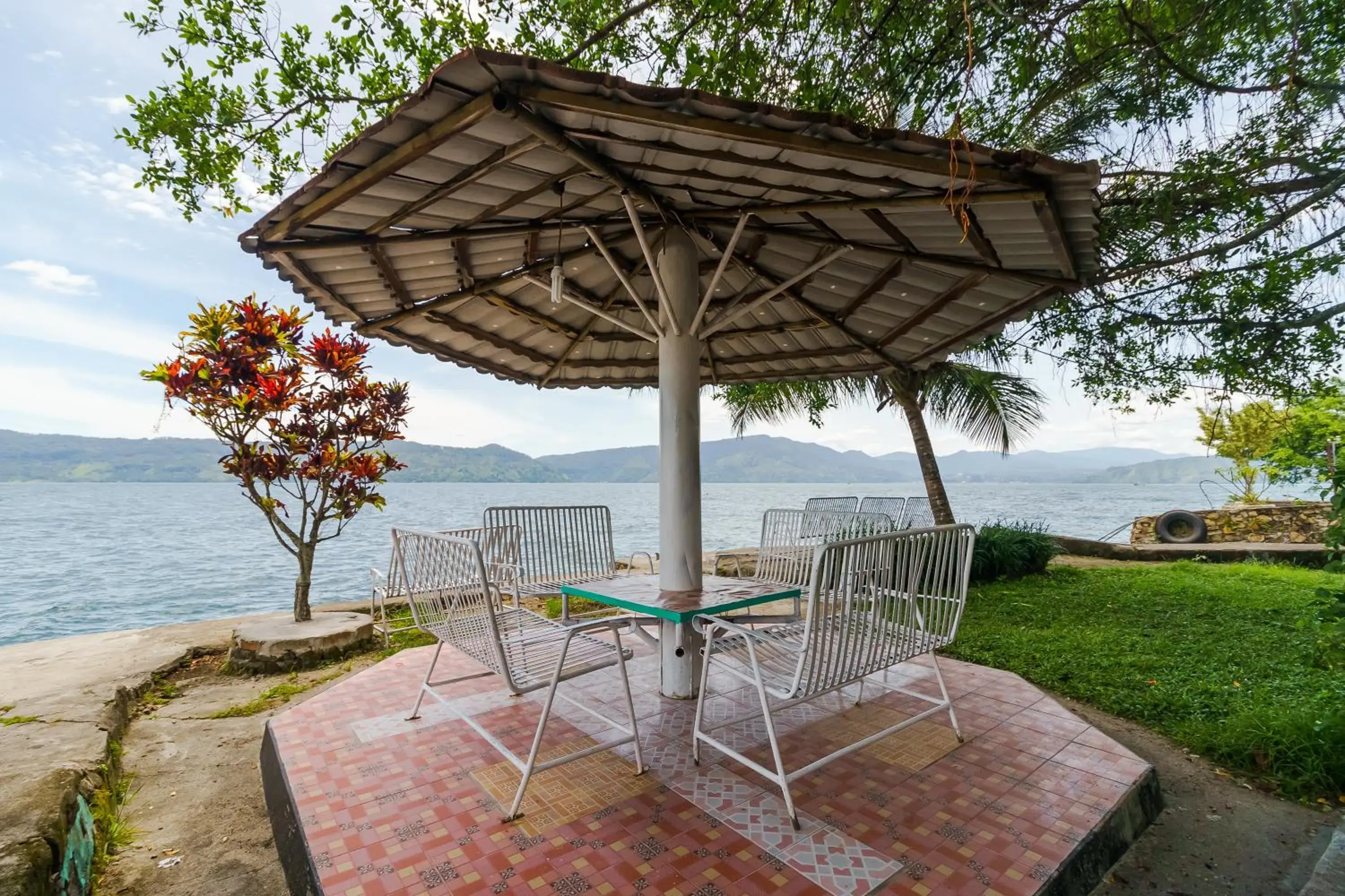 RedDoorz @ Tuktuk Danau Toba RedDoorz @ Tuktuk Danau Toba