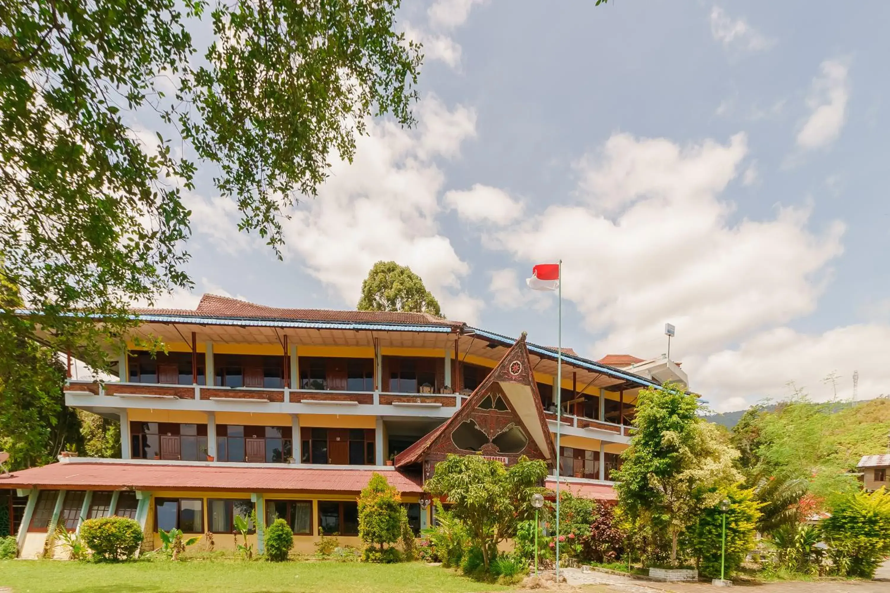 Property building in RedDoorz @ Tuktuk Danau Toba Property building in RedDoorz @ Tuktuk Danau Toba