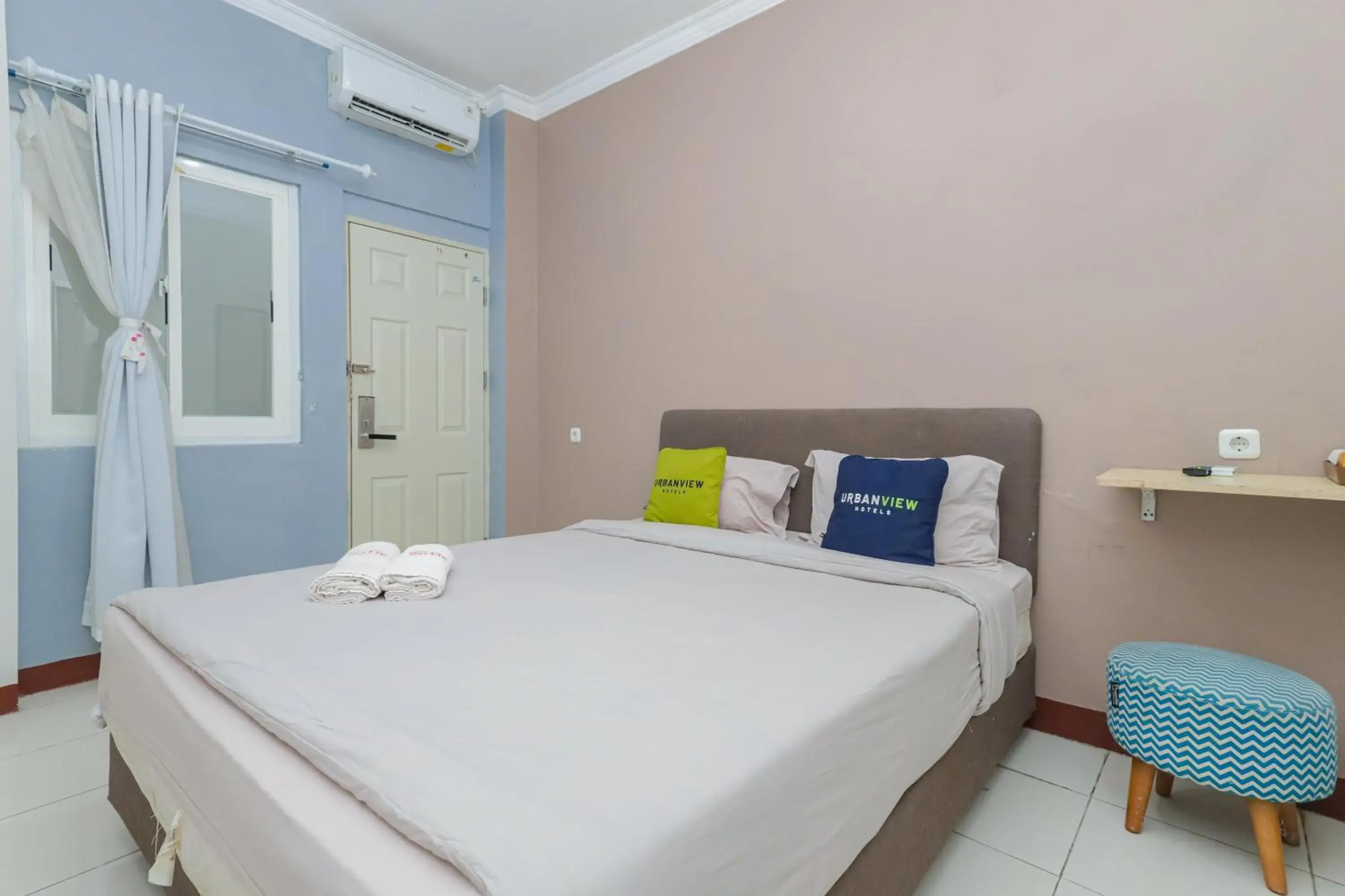 Standard Double Room in Urbanview Hotel Syariah Near Gelora Delta Sidoarjo Standard Double Room in Urbanview Hotel Syariah Near Gelora Delta Sidoarjo