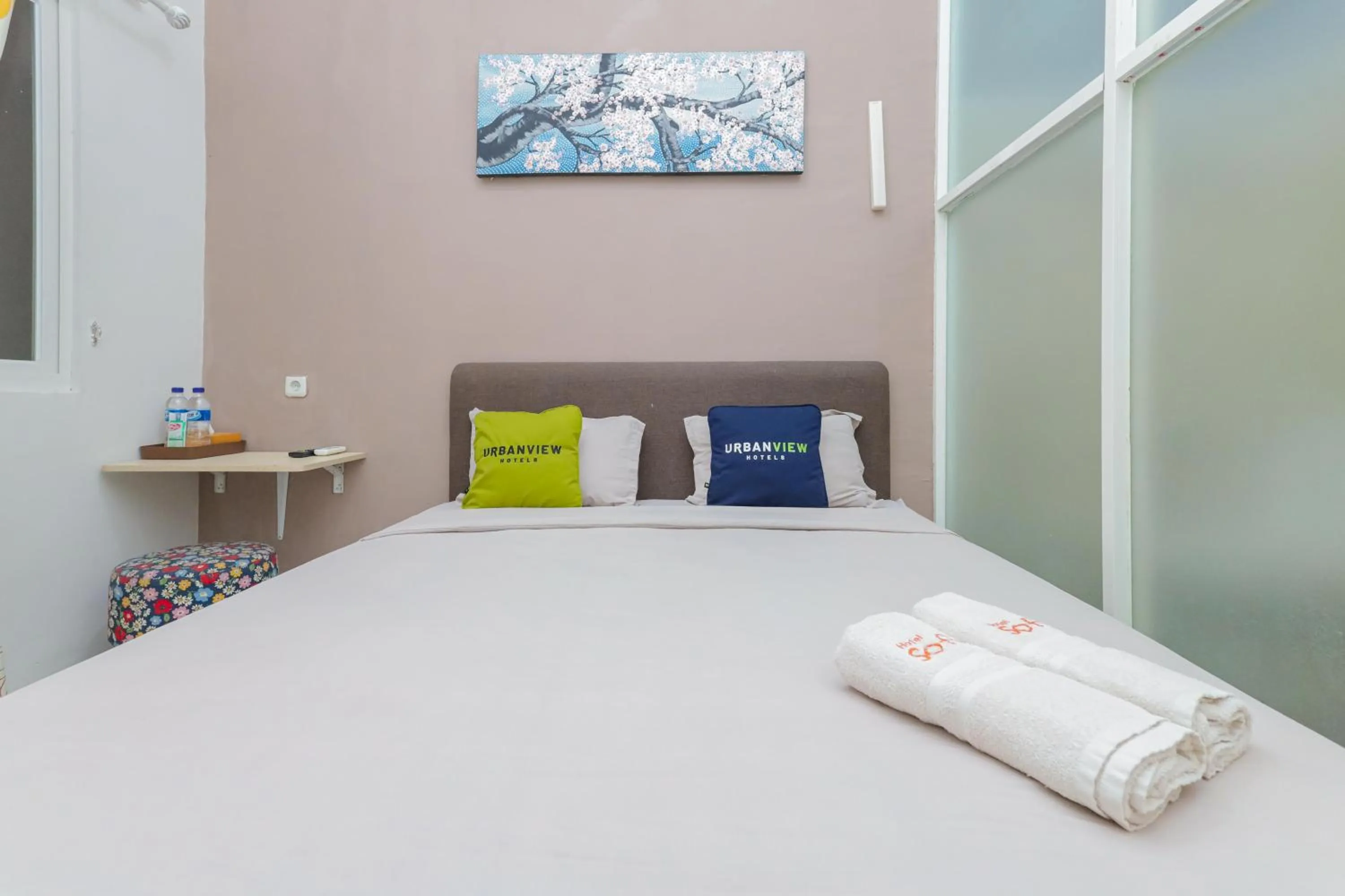 Bedroom, Bed in Urbanview Hotel Syariah Near Gelora Delta Sidoarjo