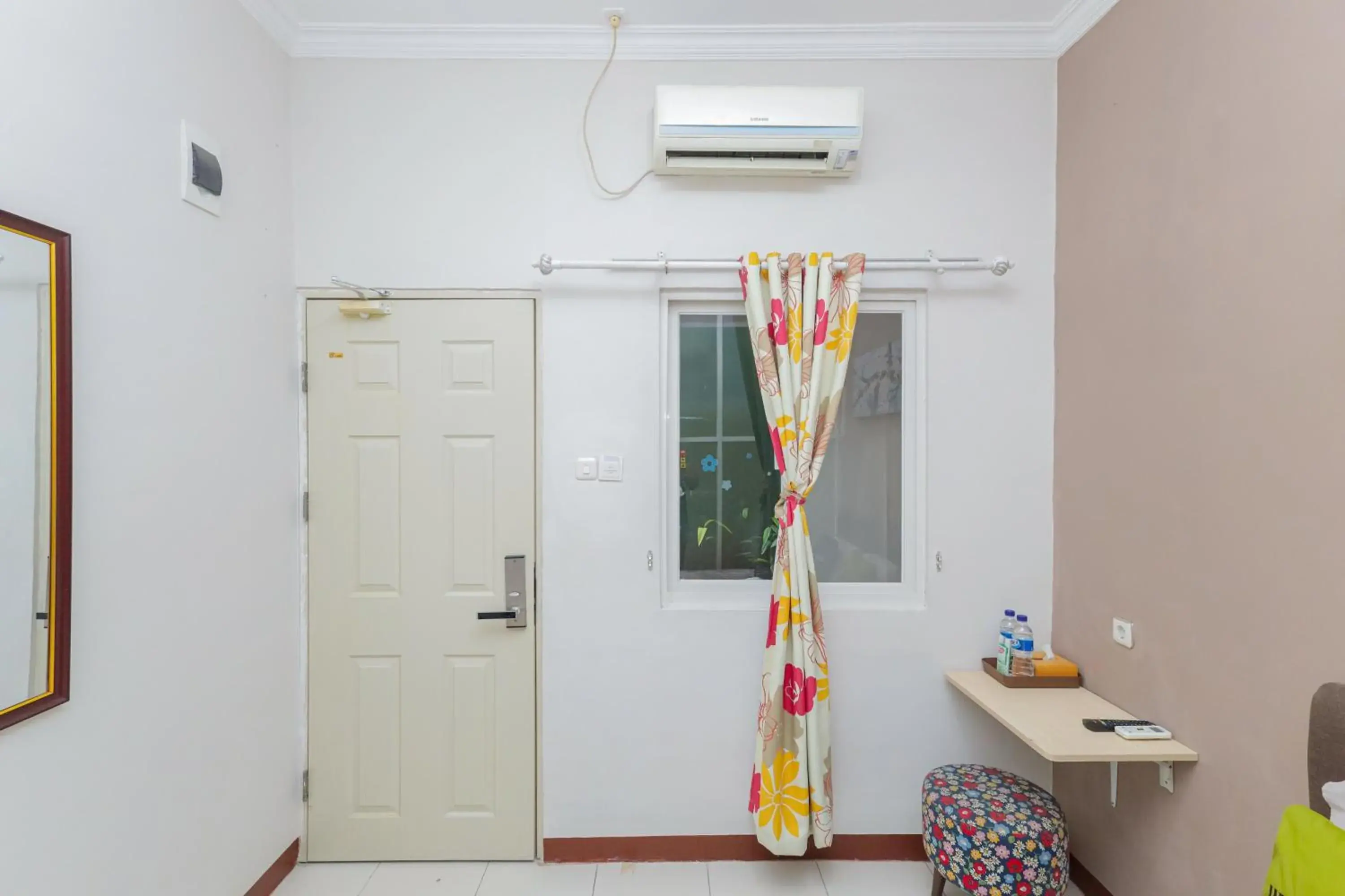 Bedroom in Urbanview Hotel Syariah Near Gelora Delta Sidoarjo Bedroom in Urbanview Hotel Syariah Near Gelora Delta Sidoarjo