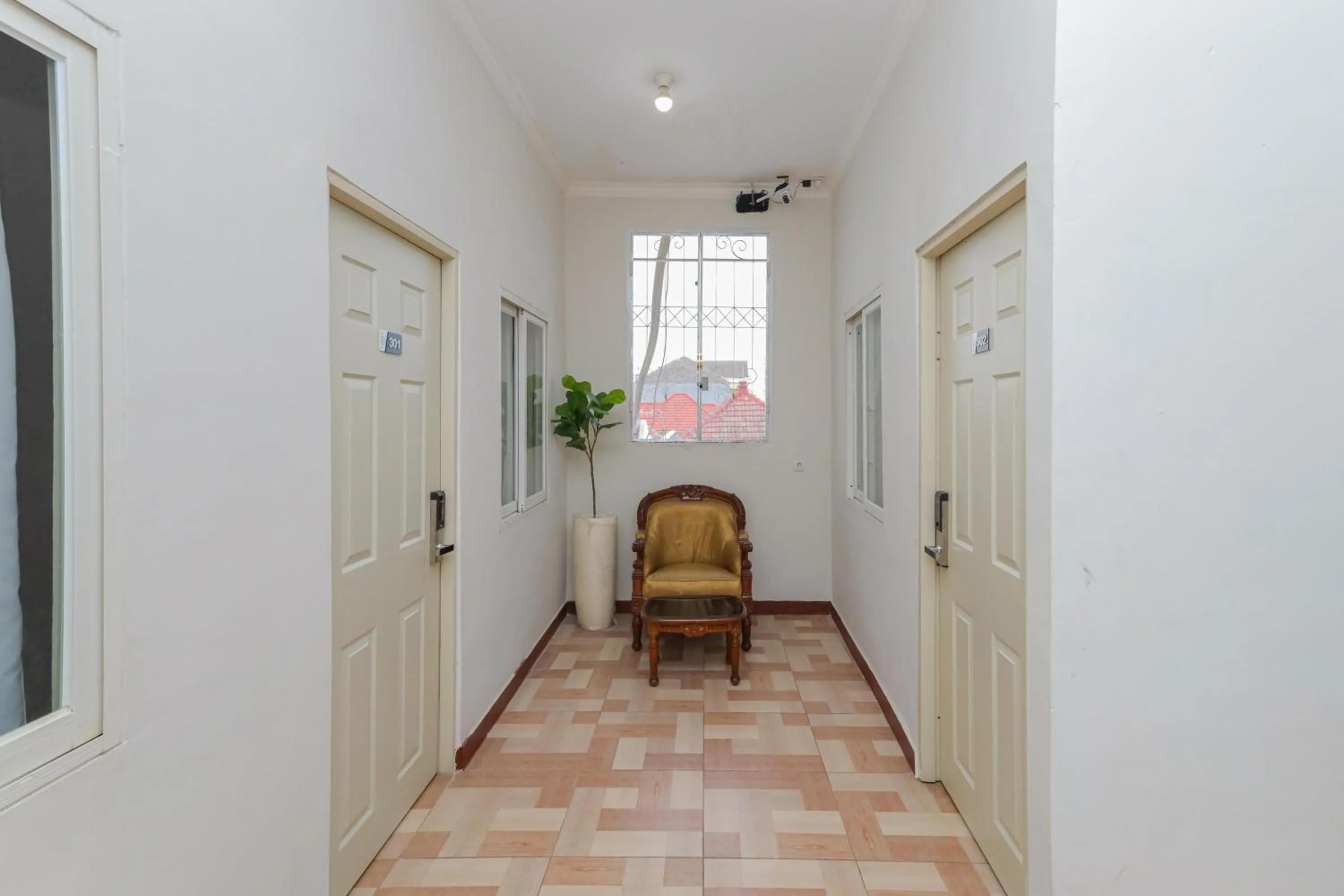 Facade/entrance in Urbanview Hotel Syariah Near Gelora Delta Sidoarjo