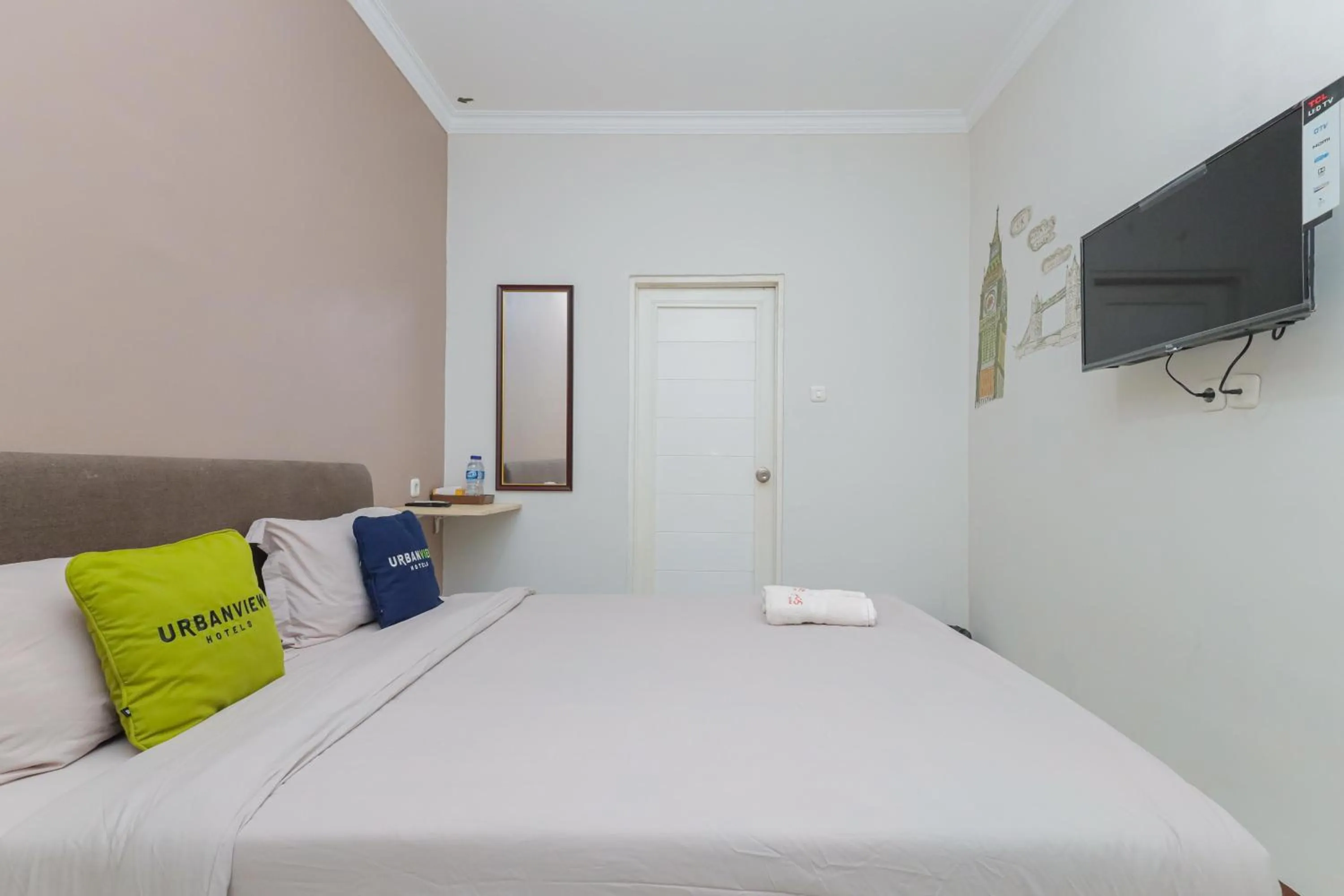 Bedroom, Bed in Urbanview Hotel Syariah Near Gelora Delta Sidoarjo