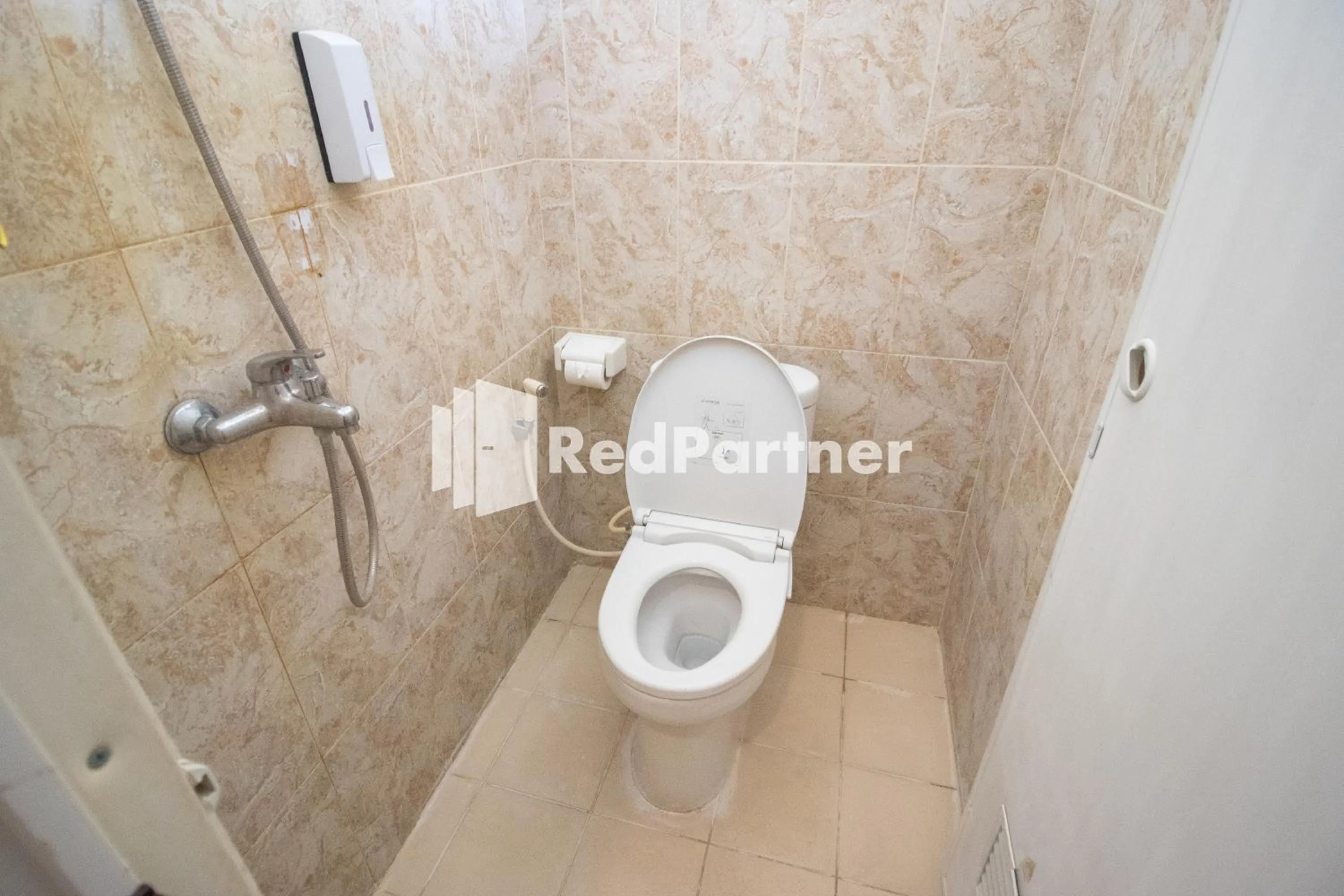 Bathroom in Griya Damai Syariah Yogyakarta Mitra RedDoorz