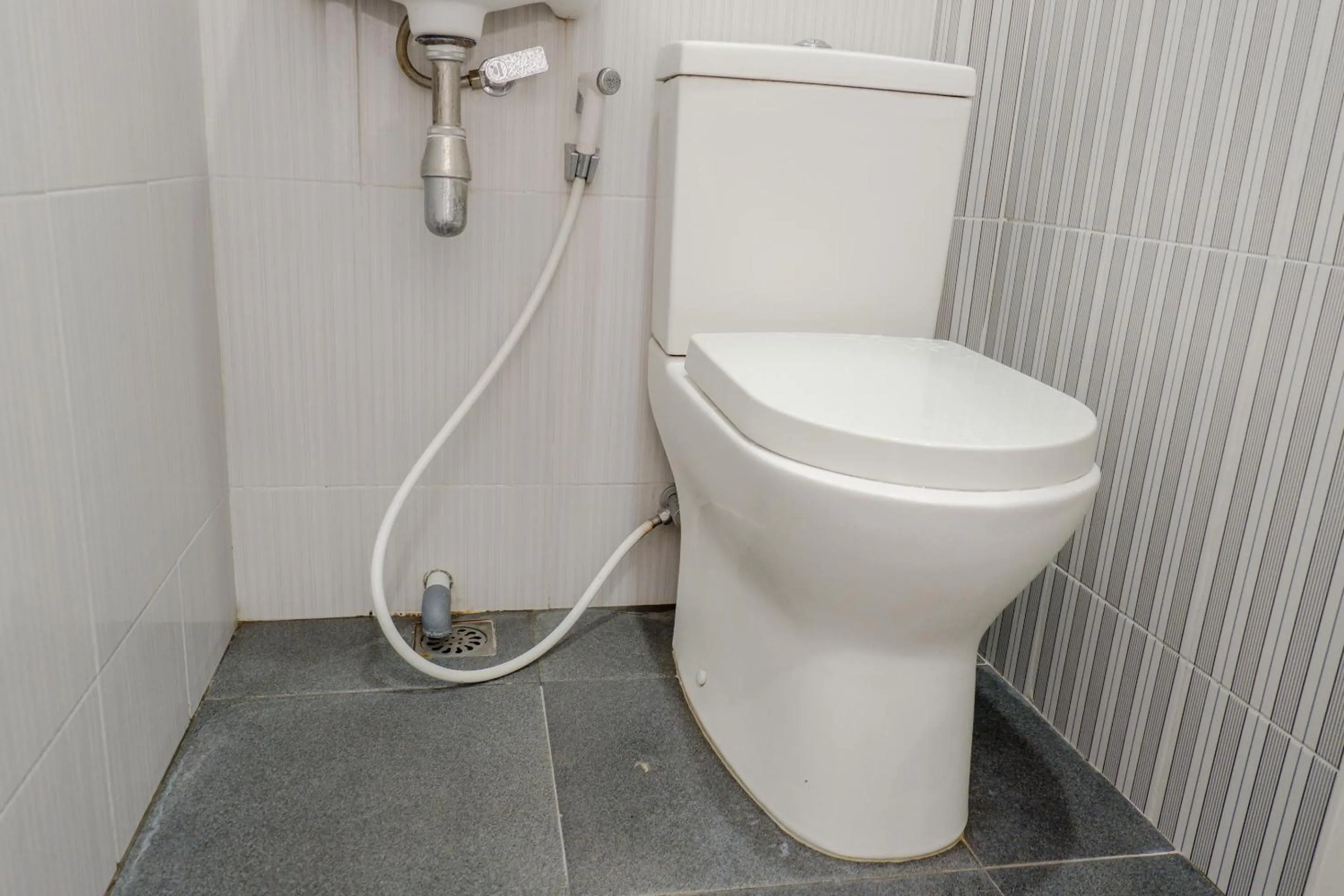 Bathroom in Capital O 1176 J3 Residence Syariah