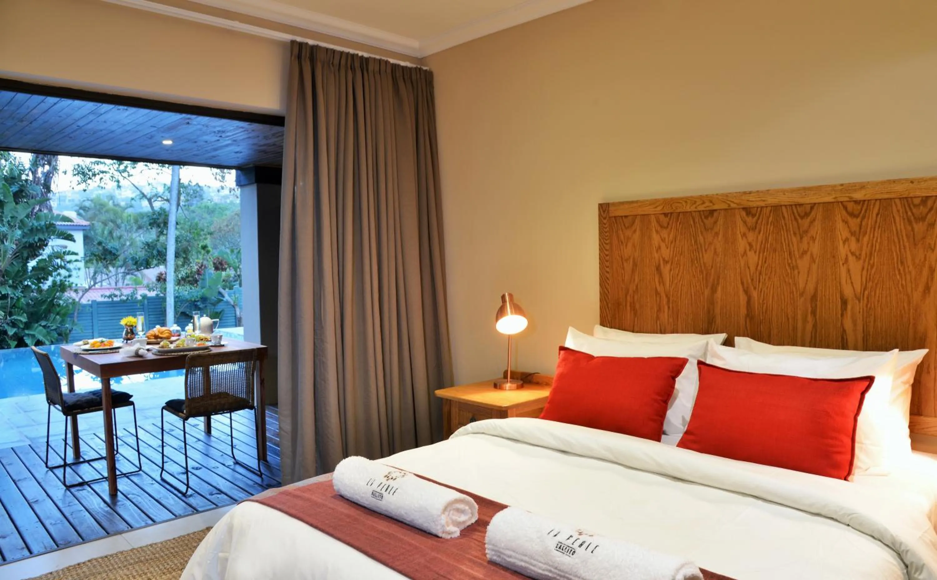 View (from property/room), Bed in La Perle