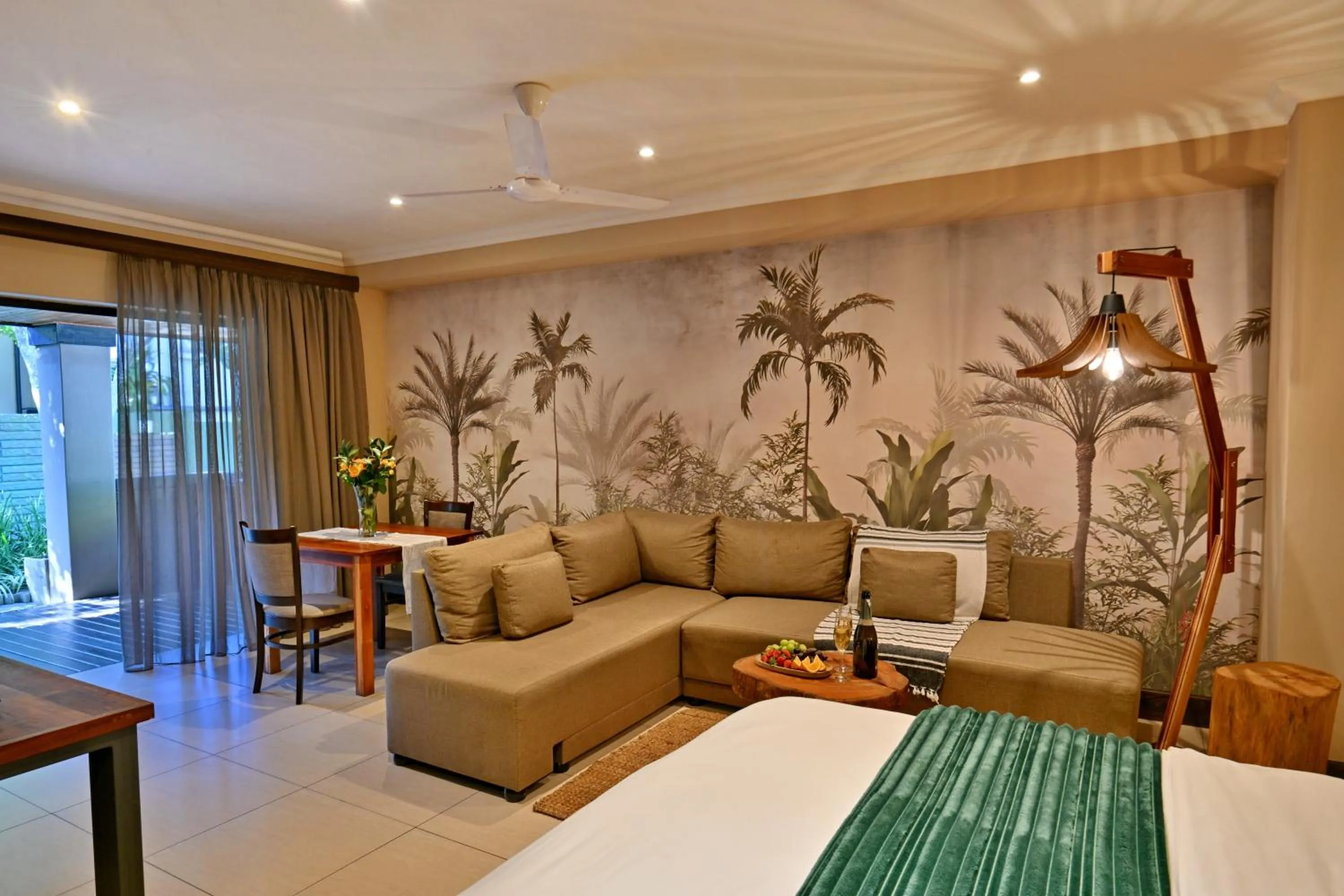 Photo of the whole room, Bed in La Perle