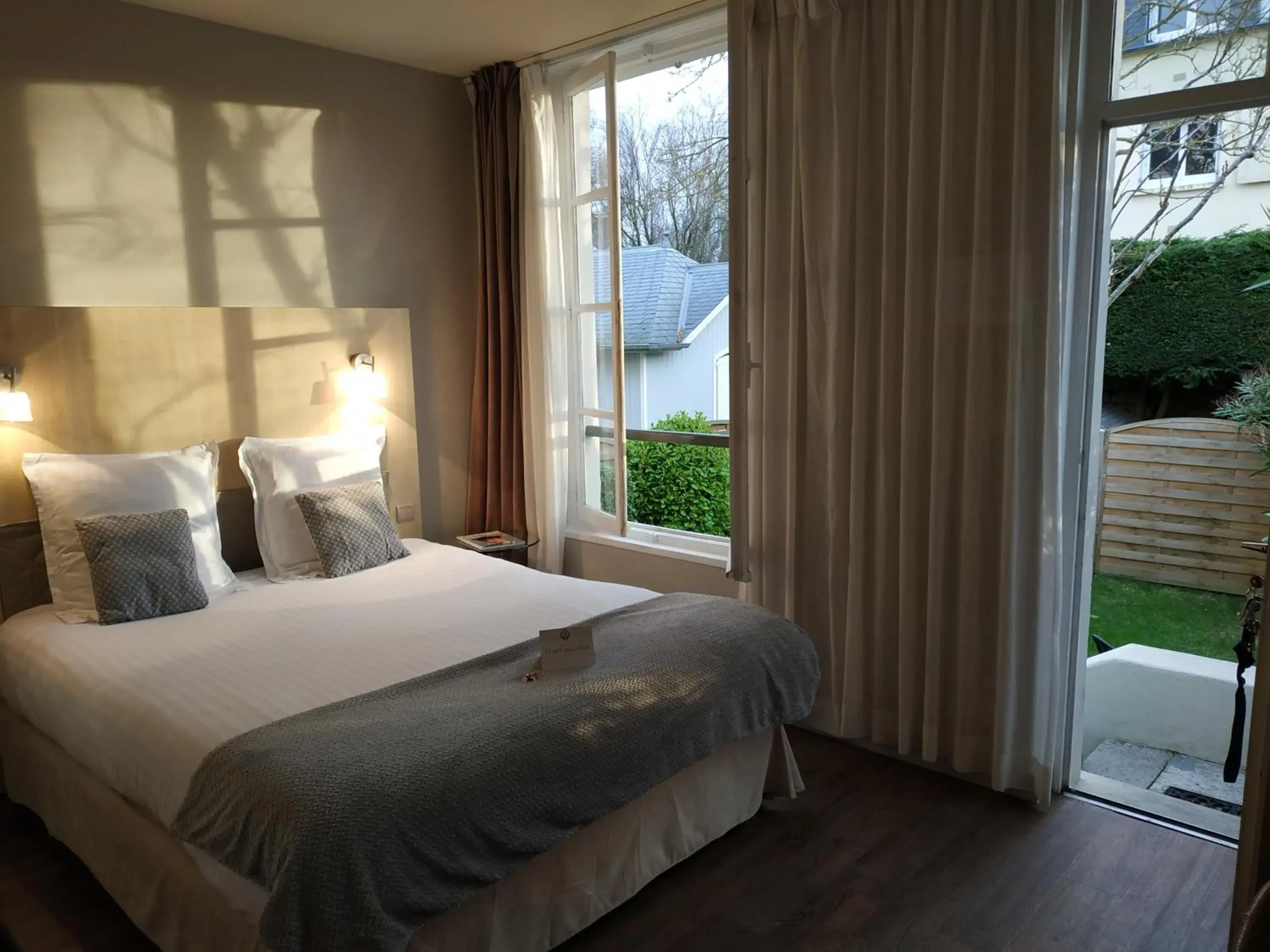 Superior Double Room in L'Hôtel Particulier Ascott Superior Double Room in L'Hôtel Particulier Ascott