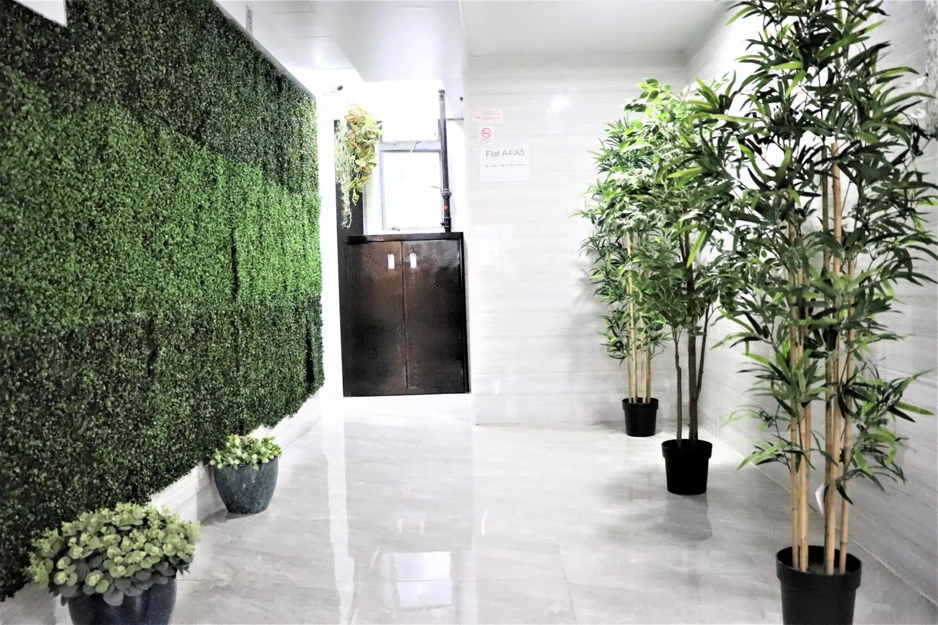 Property building in W's Lounge Property building in W's Lounge