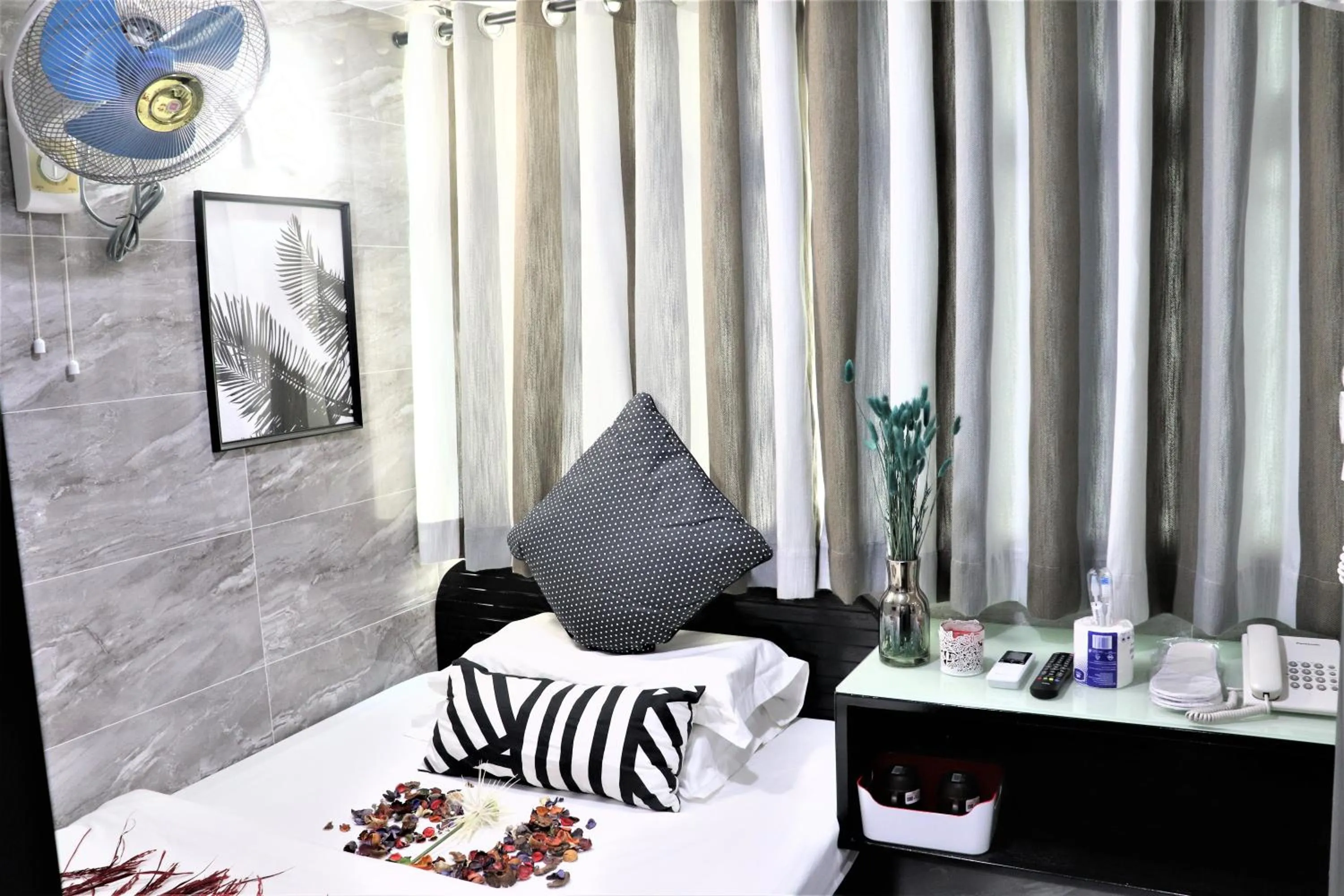 Bedroom, Bed in W's Lounge