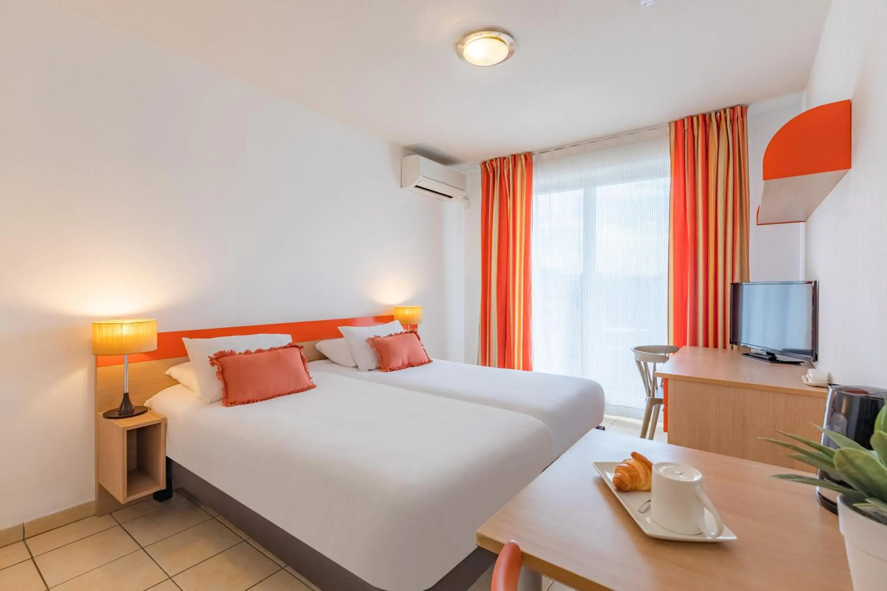 Bed in Appart'City Classic Aix-en-Provence - La Duranne Bed in Appart'City Classic Aix-en-Provence - La Duranne