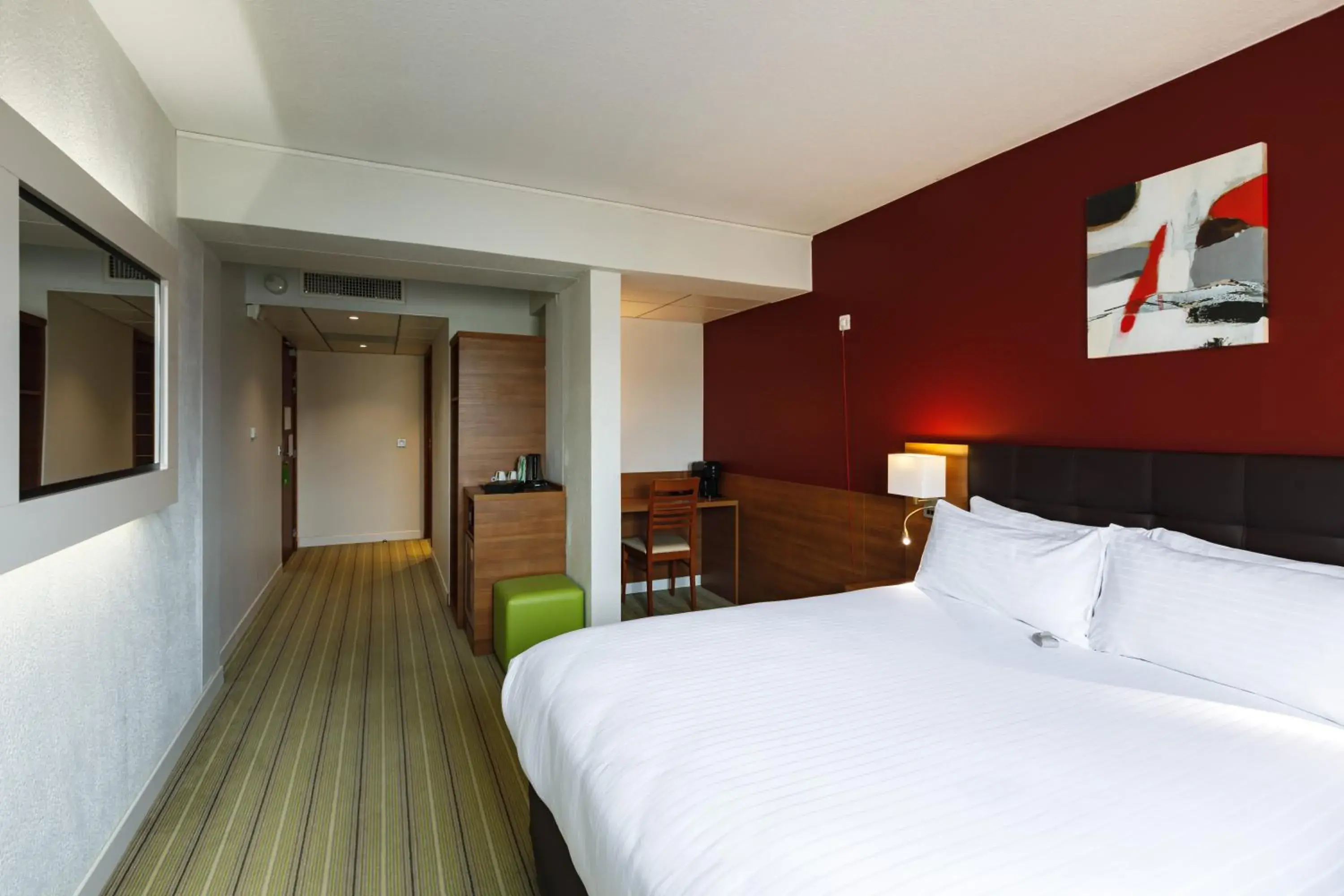 Photo of the whole room, Bed in Holiday Inn Clermont Ferrand Centre by IHG Photo of the whole room, Bed in Holiday Inn Clermont Ferrand Centre by IHG