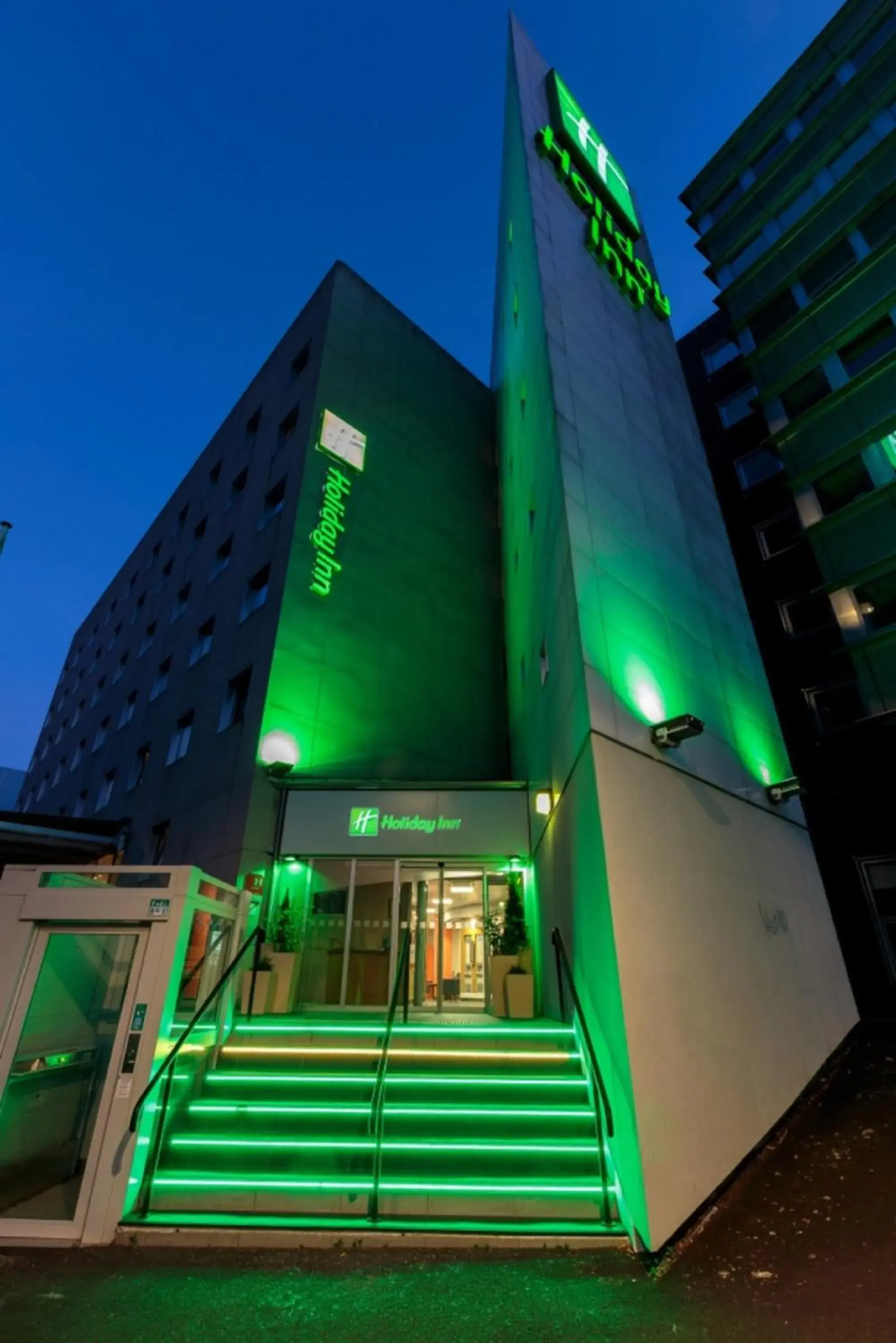 Property building in Holiday Inn Clermont Ferrand Centre by IHG Property building in Holiday Inn Clermont Ferrand Centre by IHG