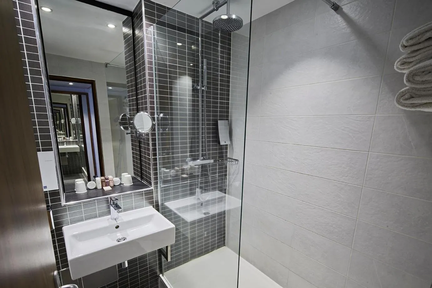 Bathroom in Holiday Inn Clermont Ferrand Centre by IHG