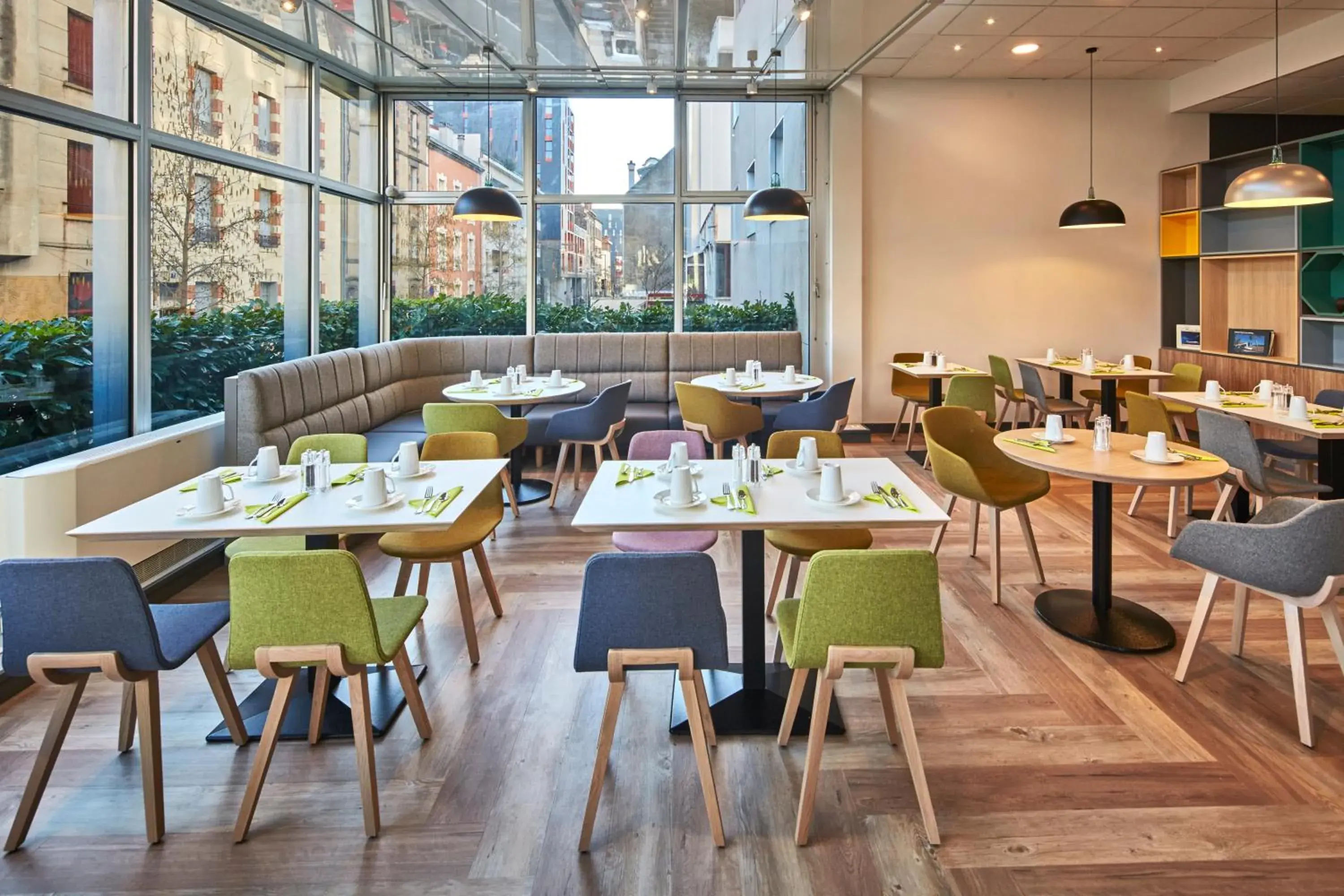 Restaurant/places to eat in Holiday Inn Clermont Ferrand Centre by IHG Restaurant/places to eat in Holiday Inn Clermont Ferrand Centre by IHG