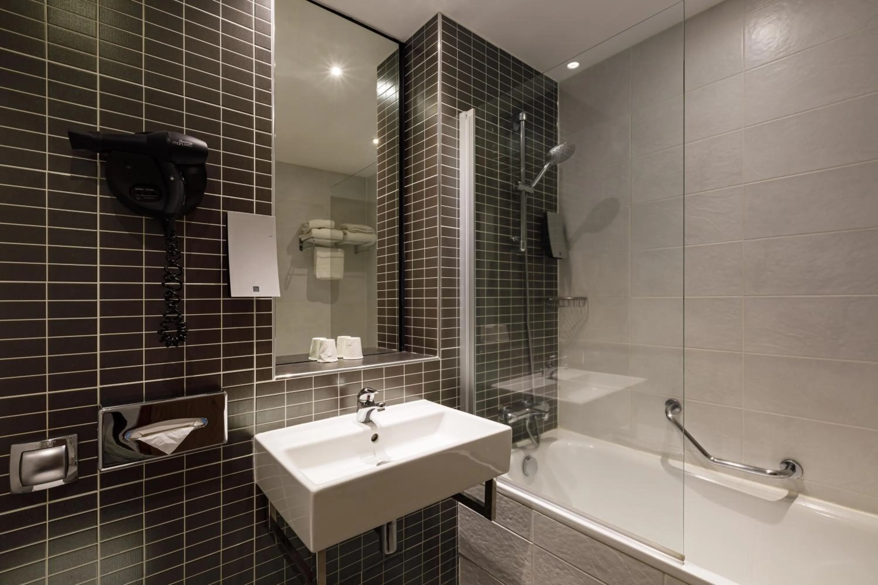 Bathroom in Holiday Inn Clermont Ferrand Centre by IHG