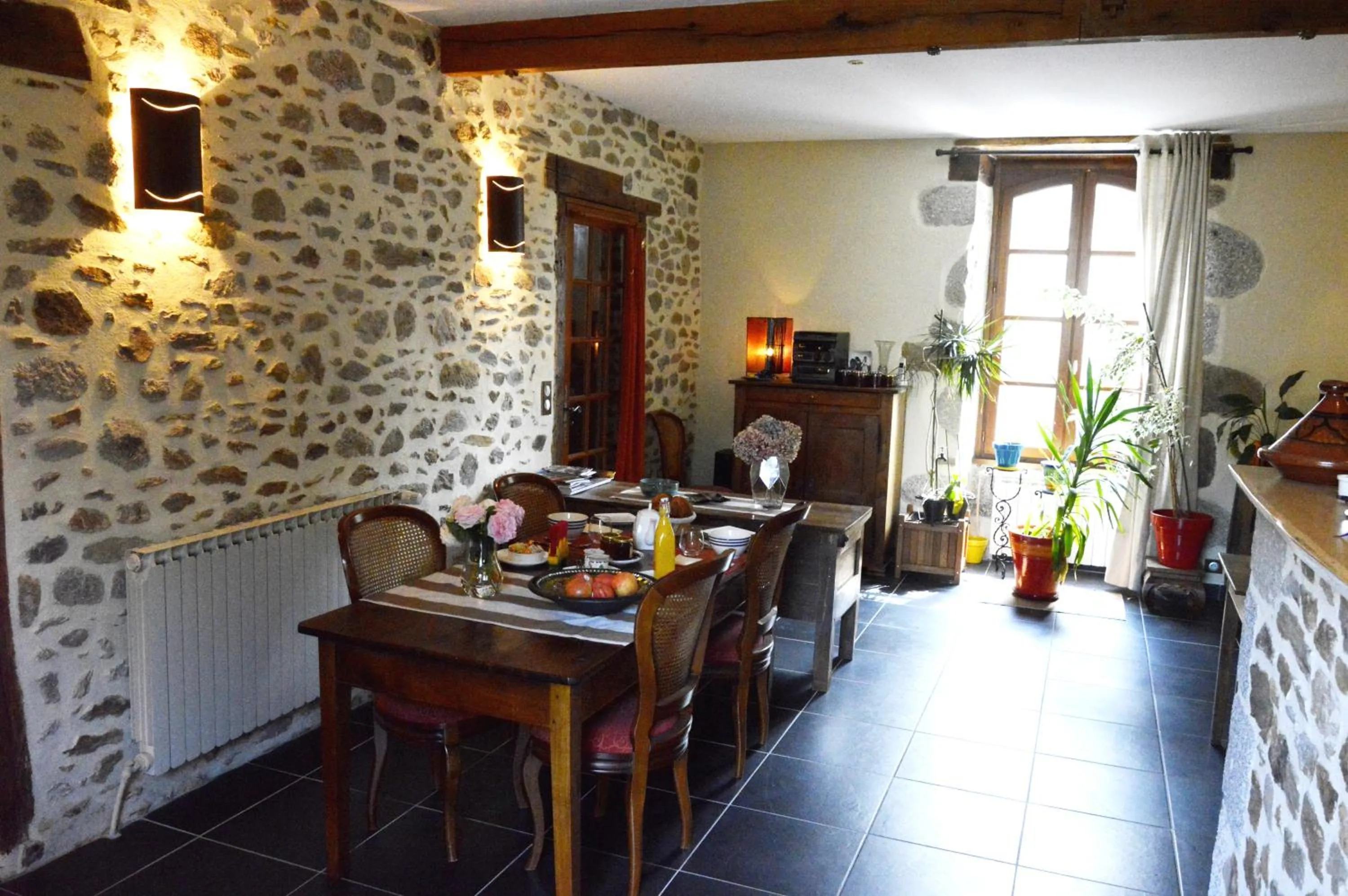 Continental breakfast in Les gîtes du bourg