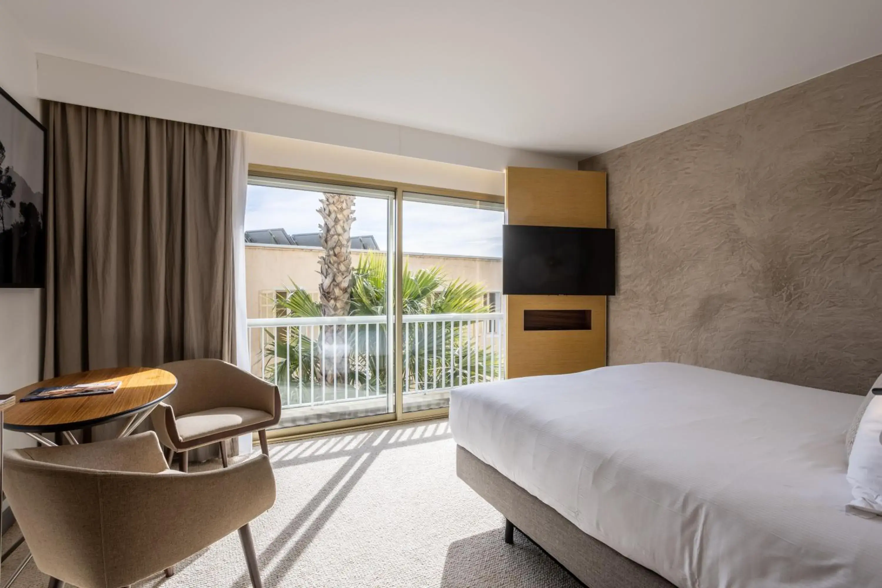 Executive Double Room with Street View in Thalazur Bandol Ile Rousse - Hôtel & Spa Executive Double Room with Street View in Thalazur Bandol Ile Rousse - Hôtel & Spa