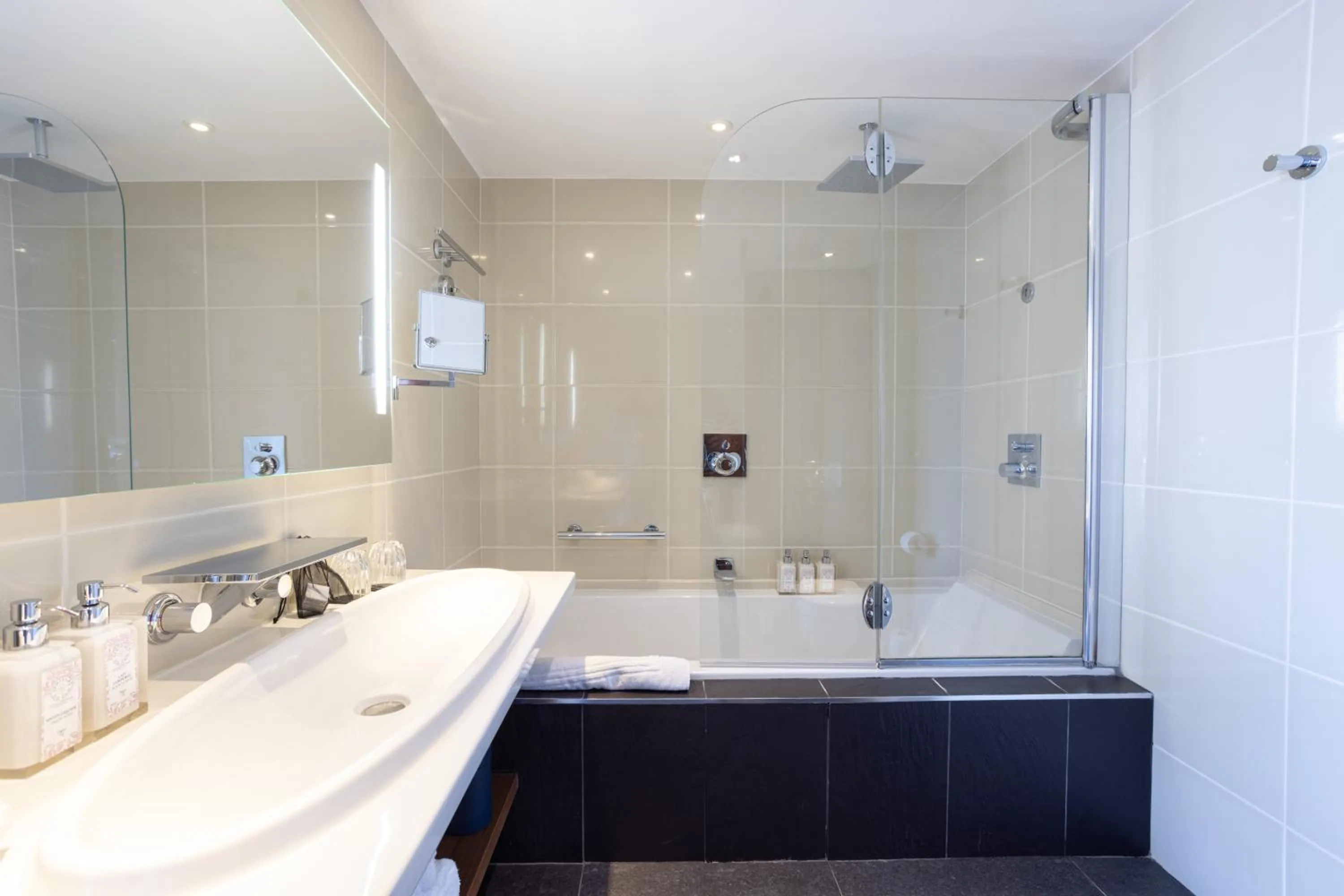 Bathroom in Thalazur Bandol Ile Rousse - Hôtel & Spa