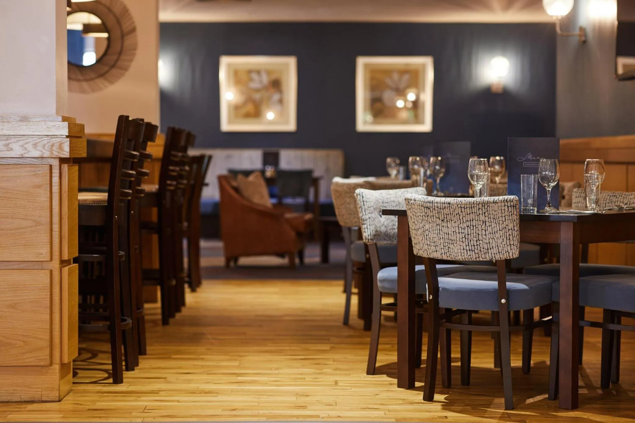 Restaurant/places to eat in Burntwood Court Hotel