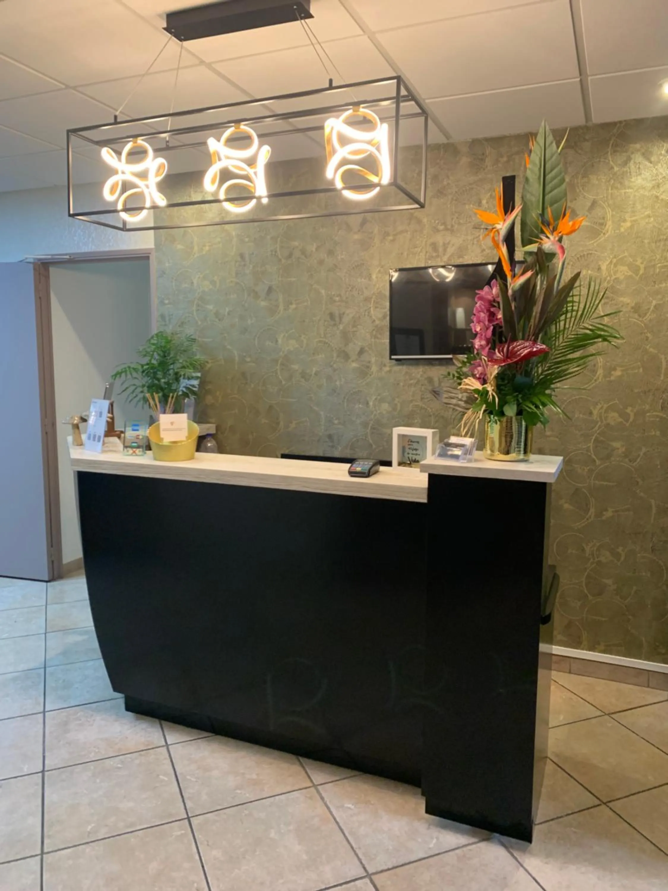Lobby or reception in Le Regina Hôtel et restaurant Canet-plage