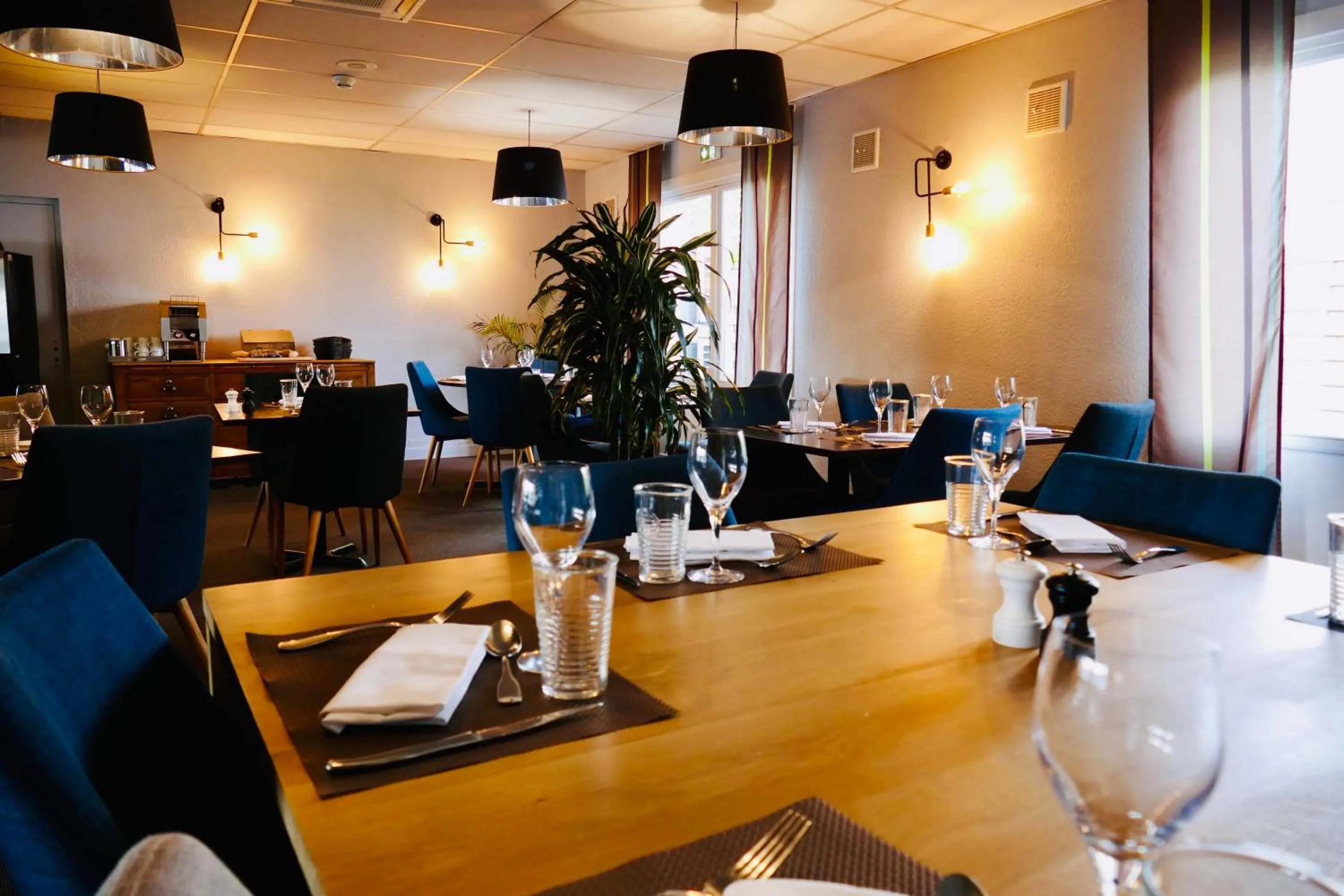 Restaurant/places to eat in Sure Hotel by Best Western Châteauroux