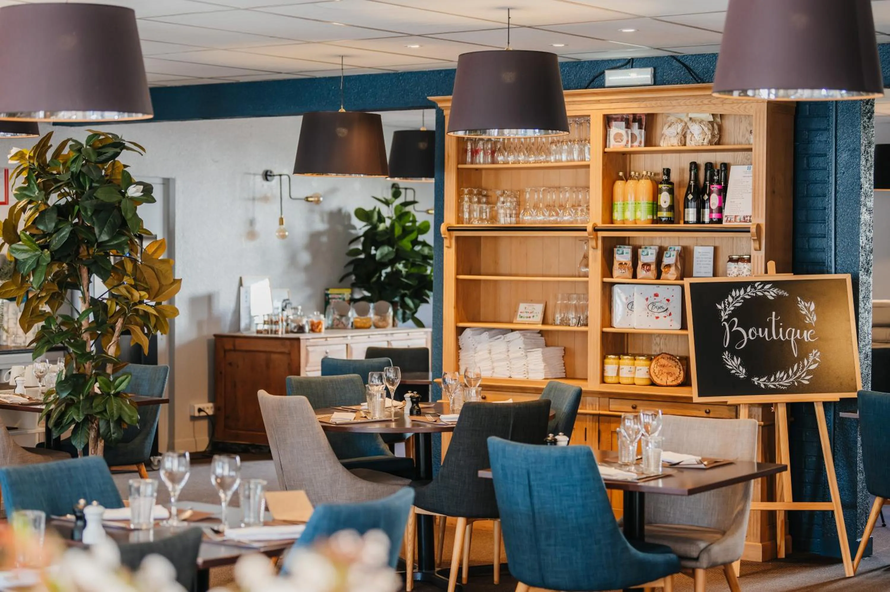 Restaurant/places to eat in Sure Hotel by Best Western Châteauroux