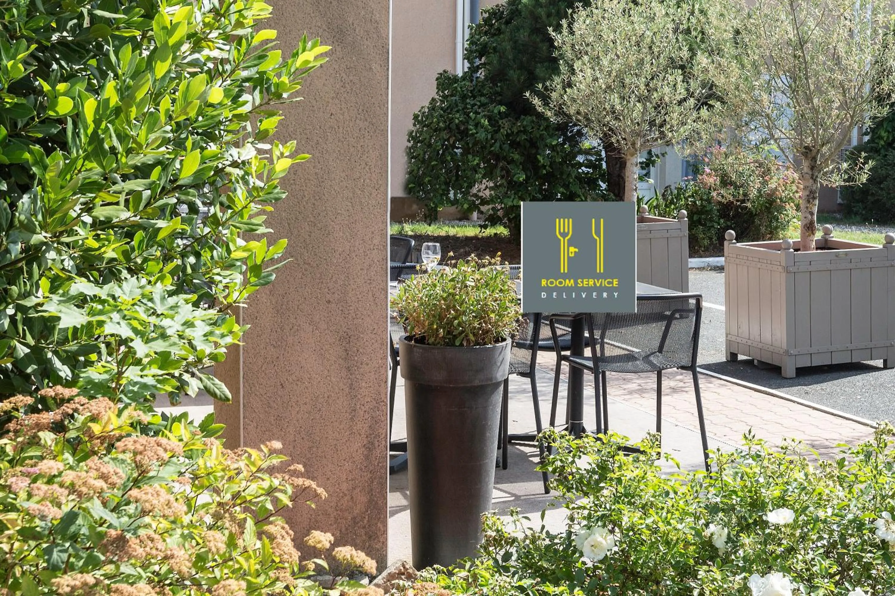 Patio in Sure Hotel by Best Western Châteauroux