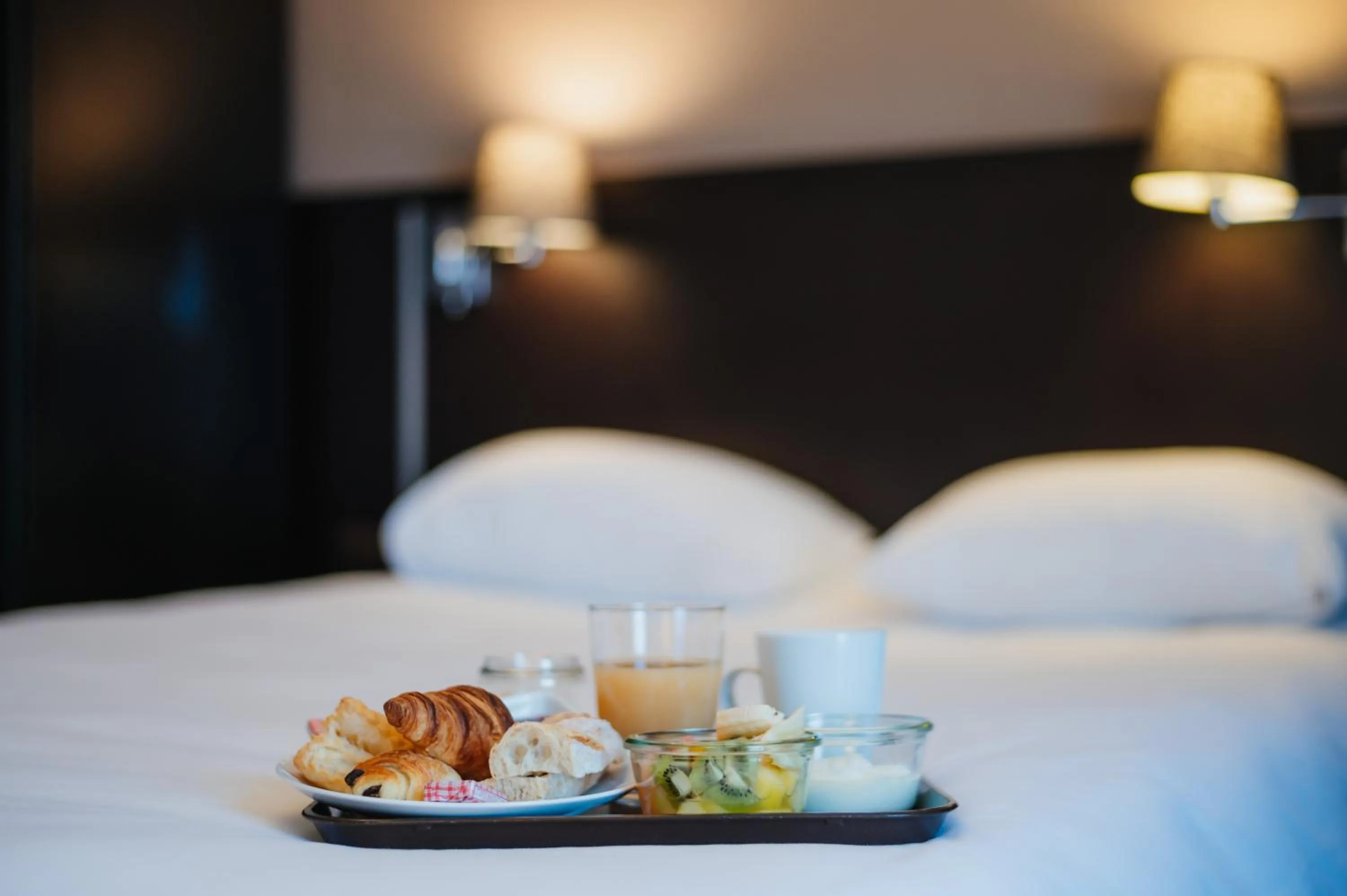 Breakfast, Bed in Sure Hotel by Best Western Châteauroux