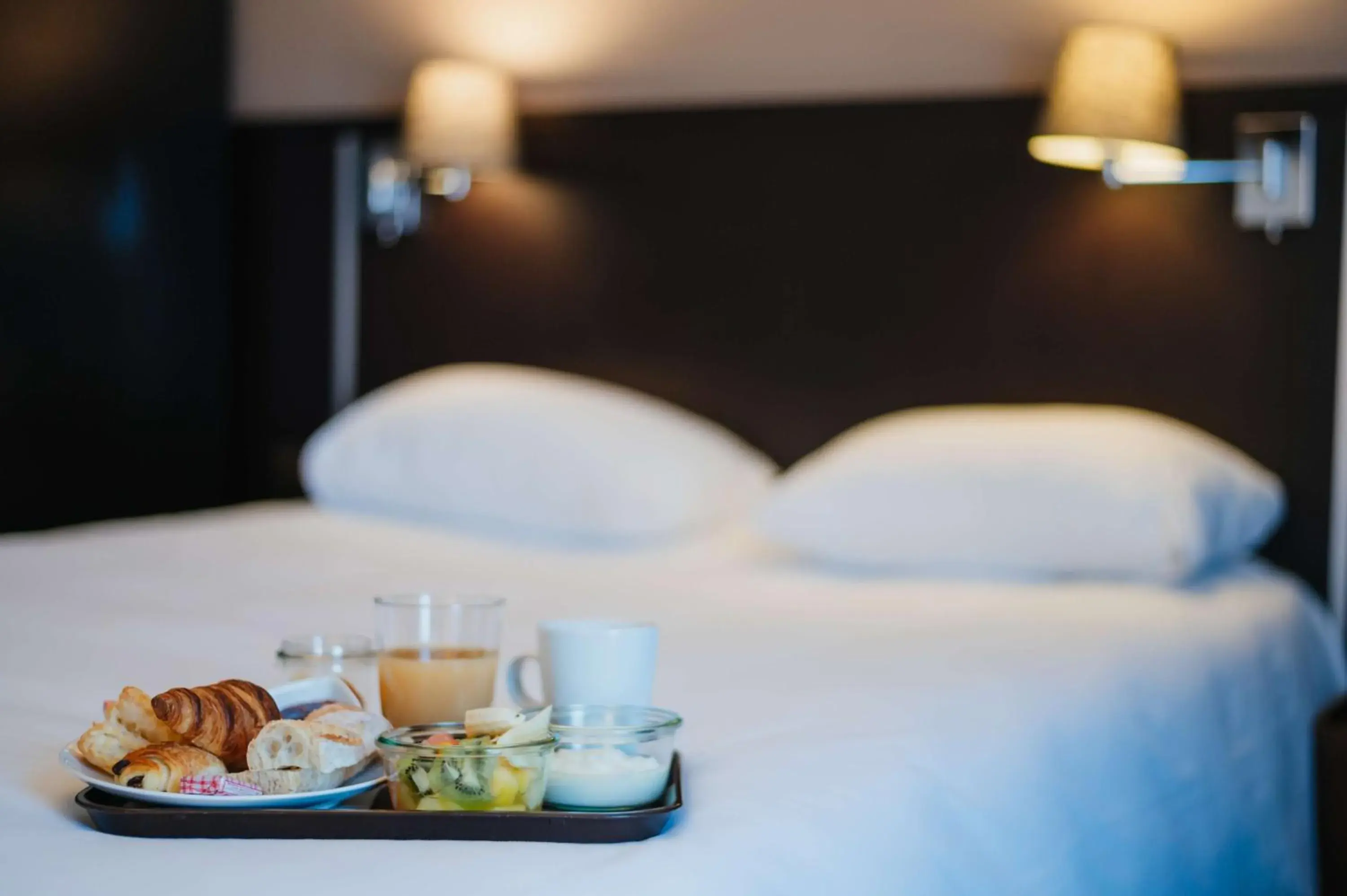 Photo of the whole room, Bed in Sure Hotel by Best Western Châteauroux Photo of the whole room, Bed in Sure Hotel by Best Western Châteauroux