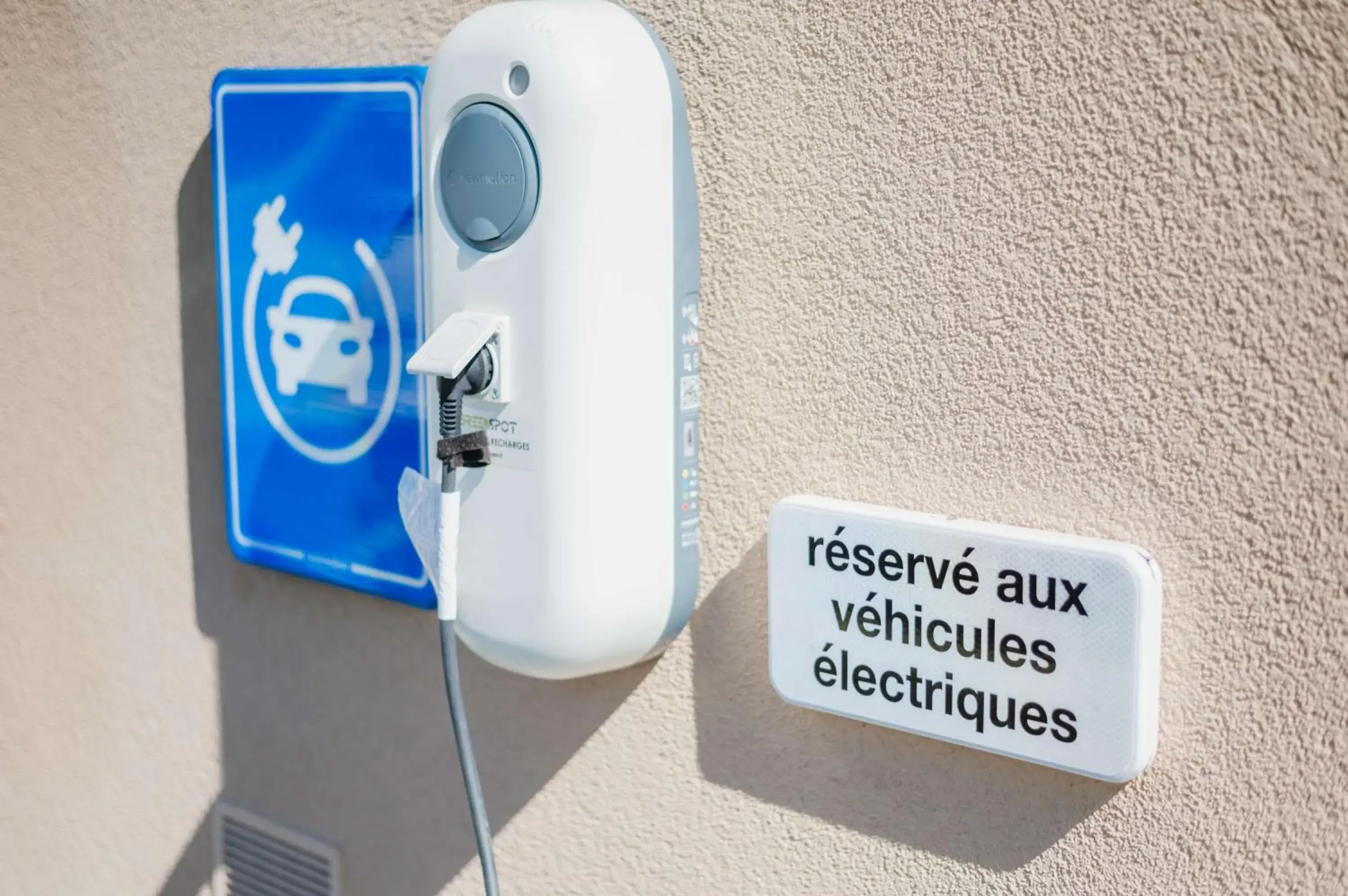 Property building in Sure Hotel by Best Western Châteauroux Property building in Sure Hotel by Best Western Châteauroux