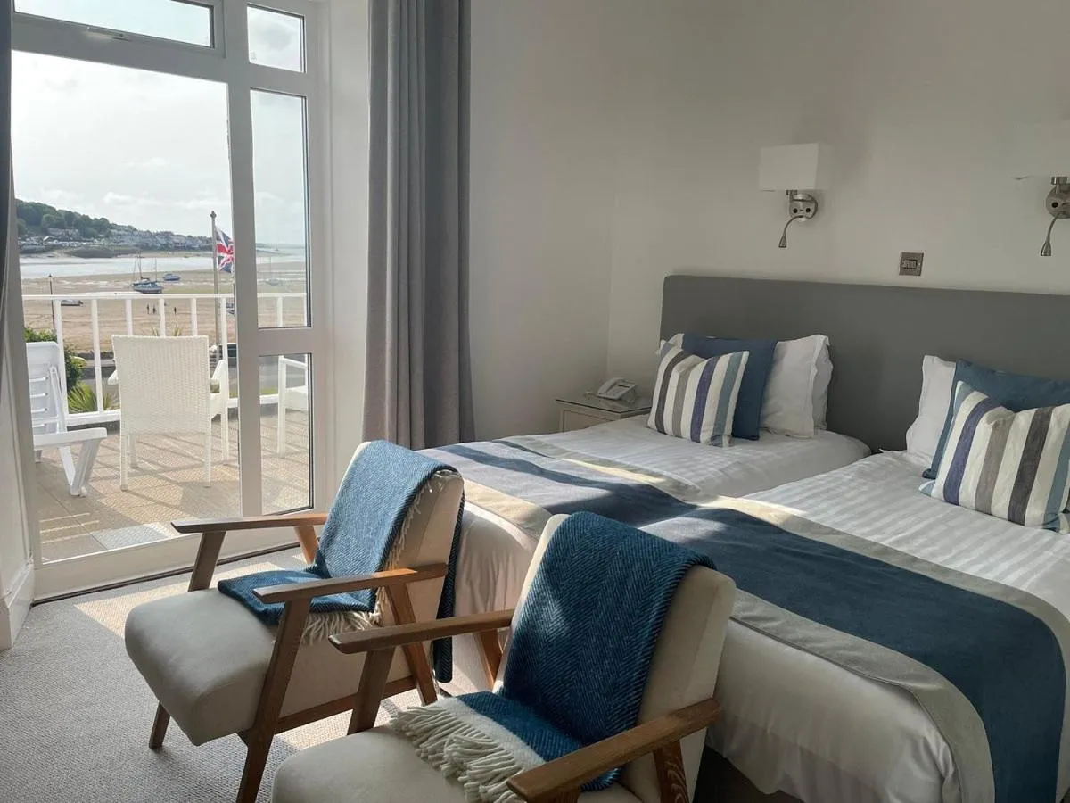 Bed in The Commodore Hotel