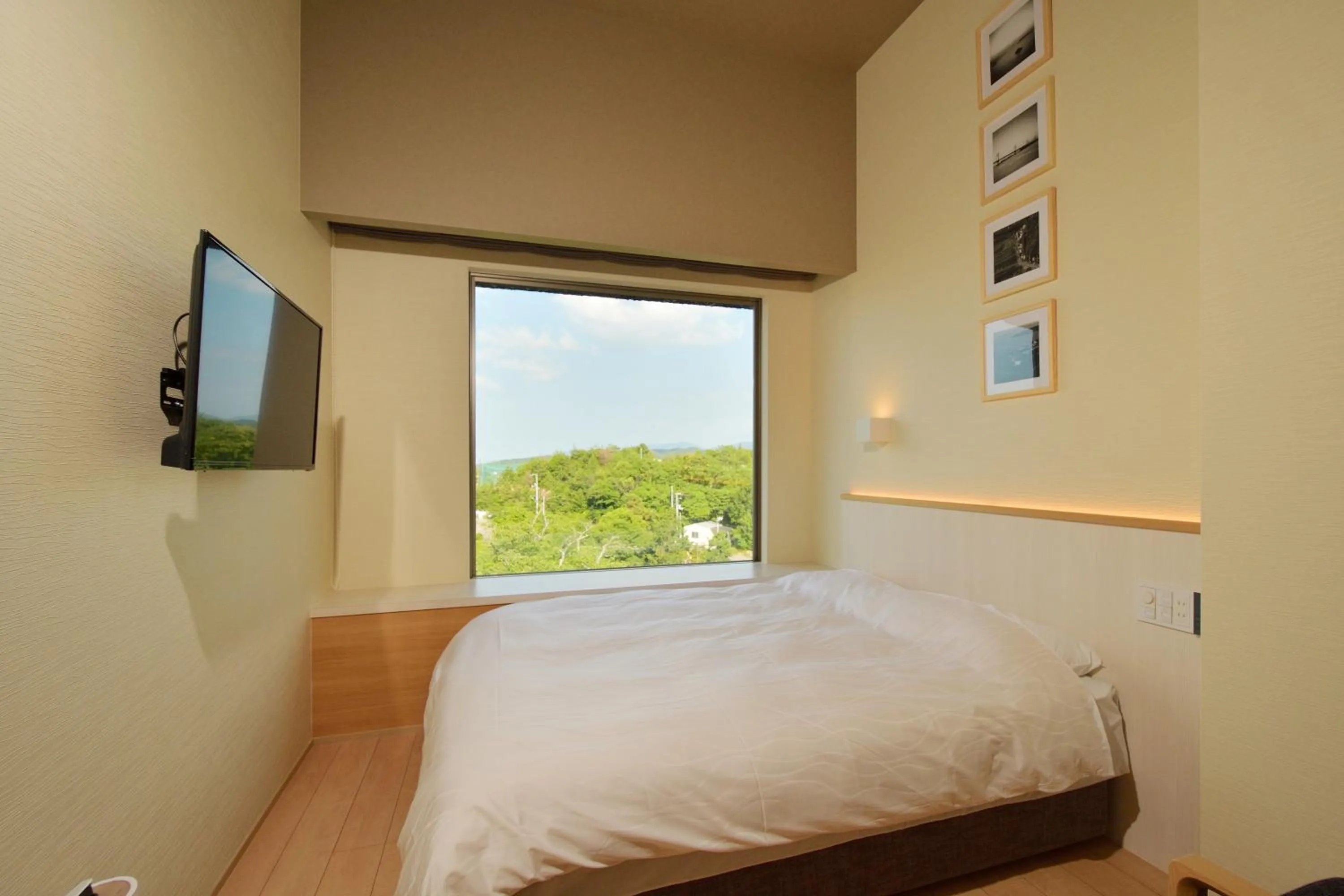 Photo of the whole room, Bed in THE CHELSEA BREATH