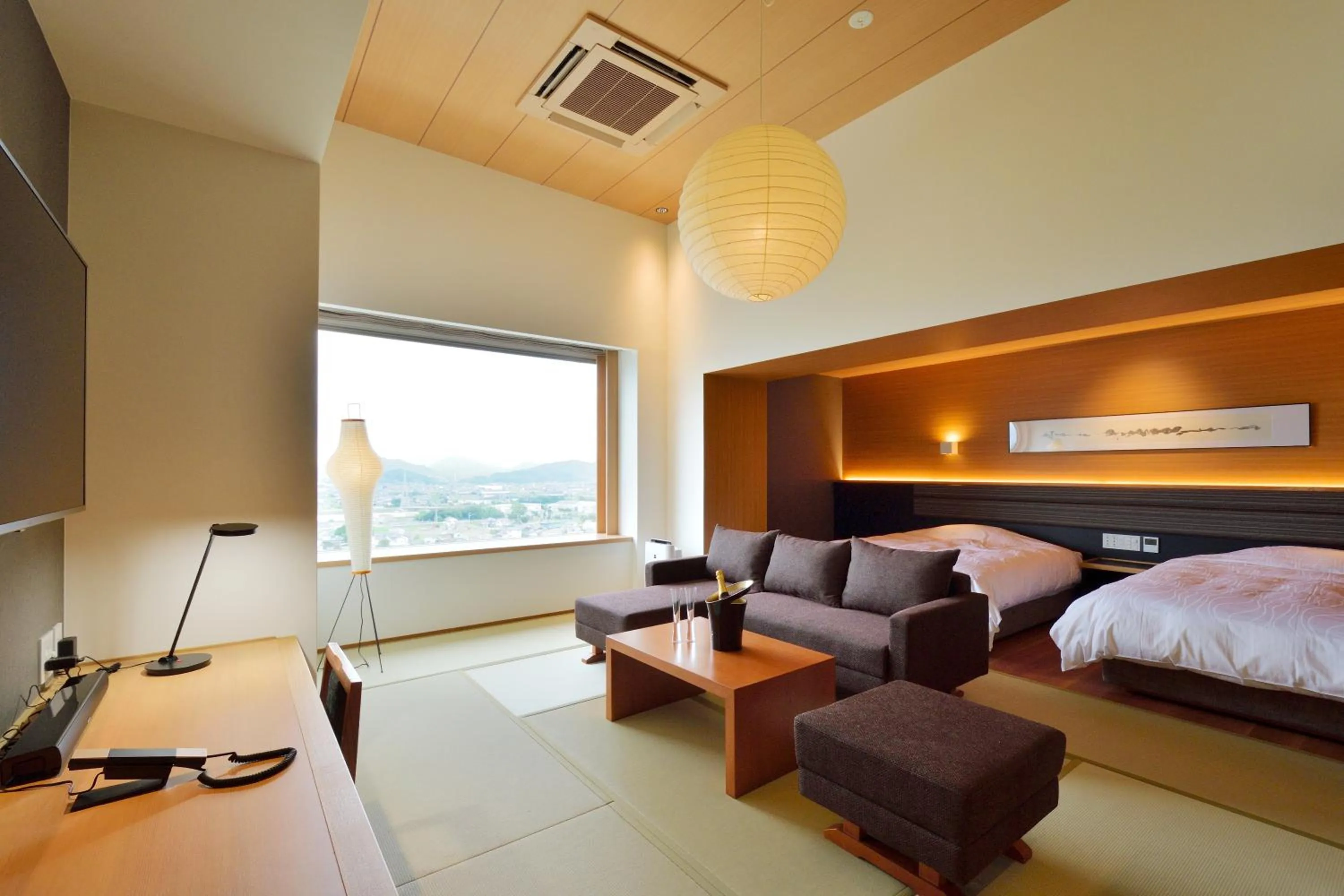 Photo of the whole room, Bed in THE CHELSEA BREATH