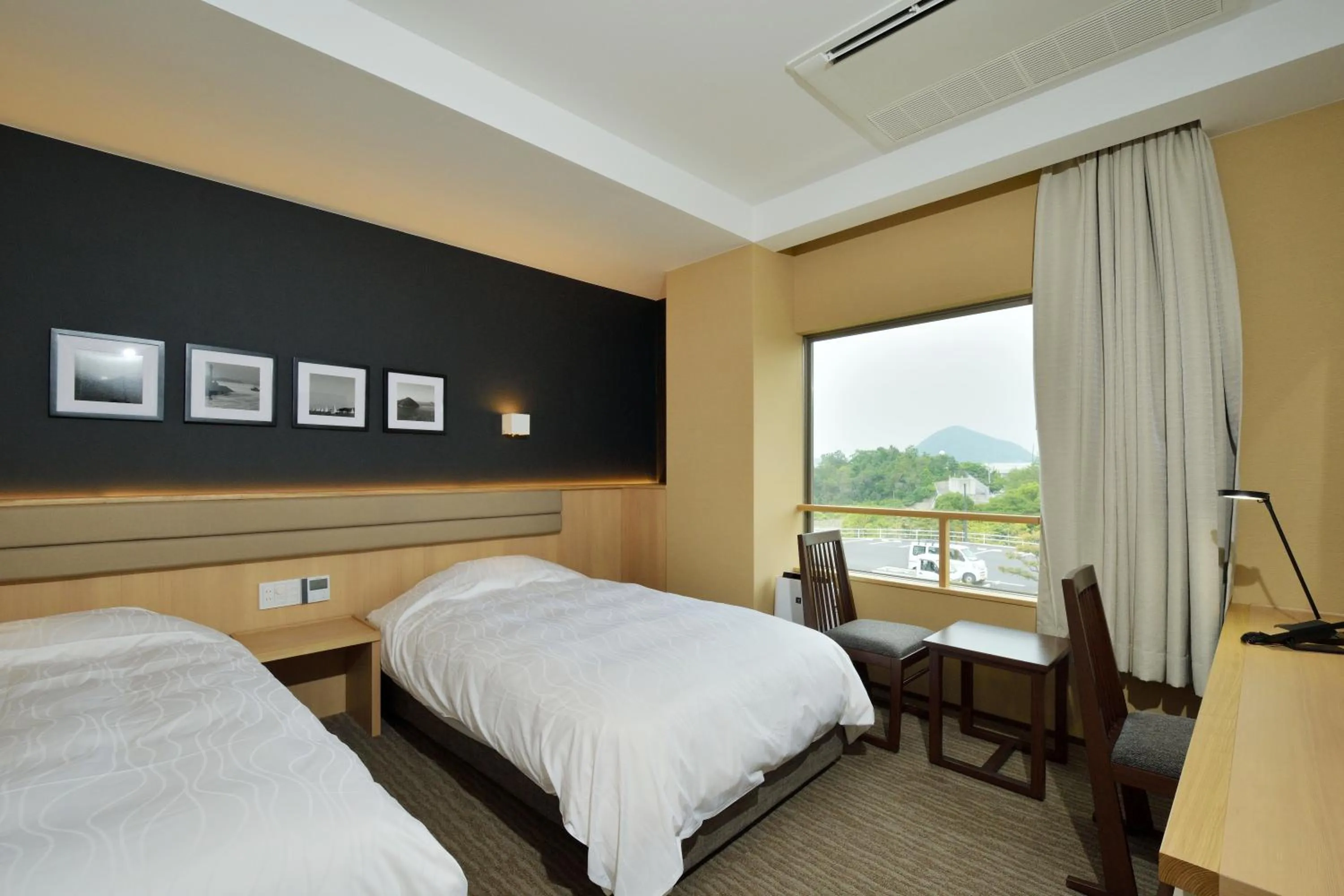 Photo of the whole room, Bed in THE CHELSEA BREATH