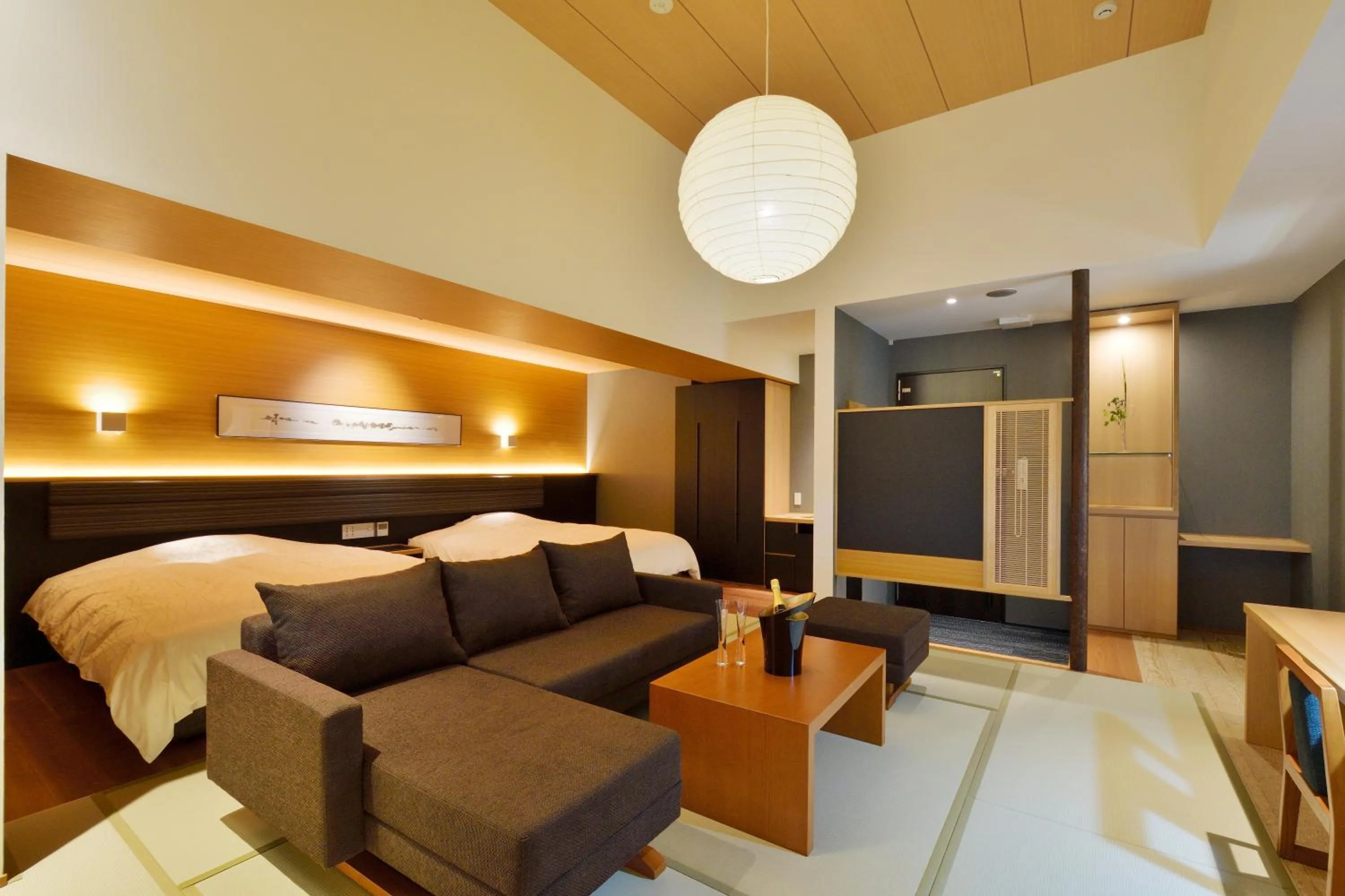 Photo of the whole room, Bed in THE CHELSEA BREATH