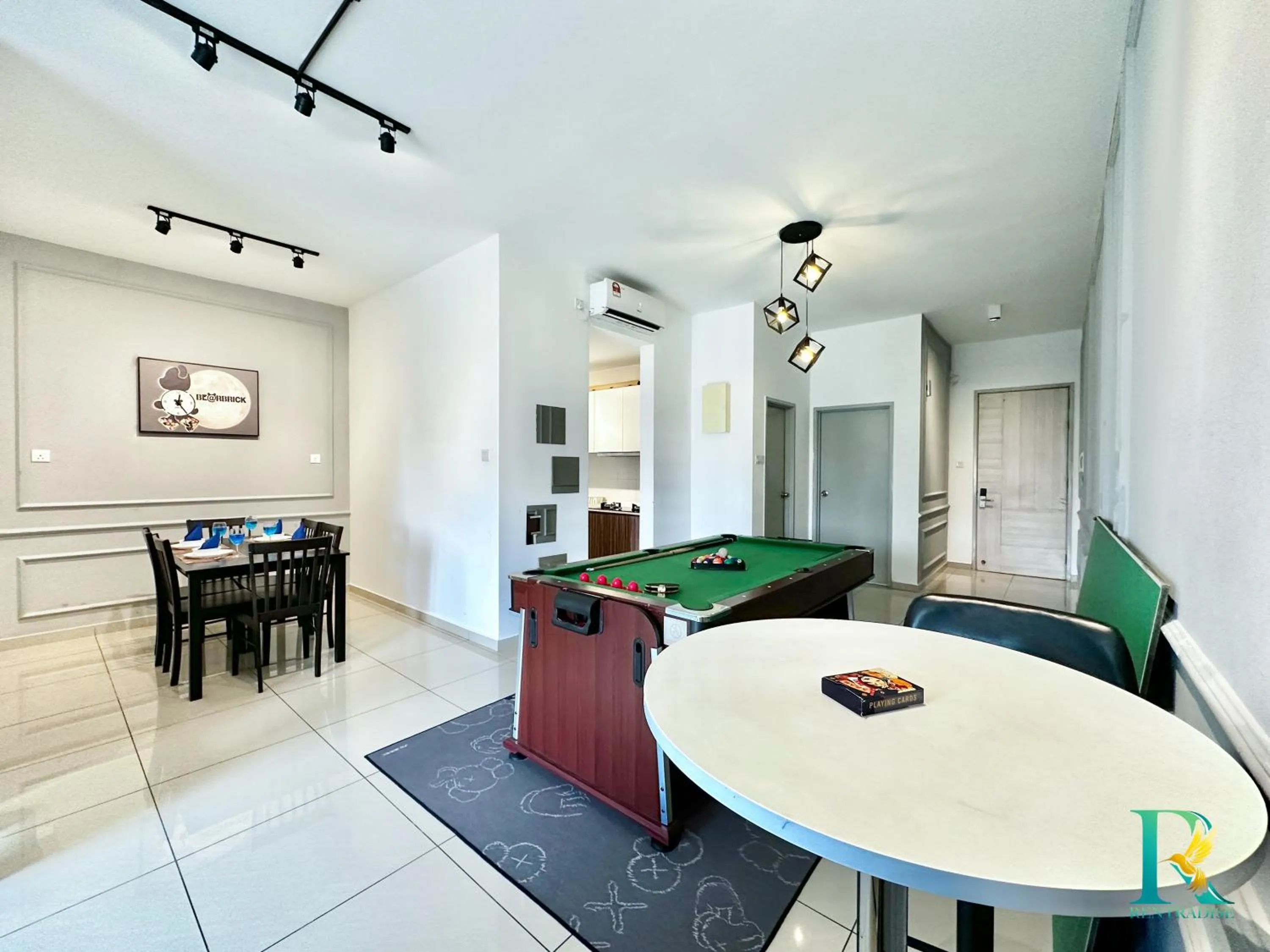 Photo of the whole room in Seasons Luxury Apartment By RR JBcity