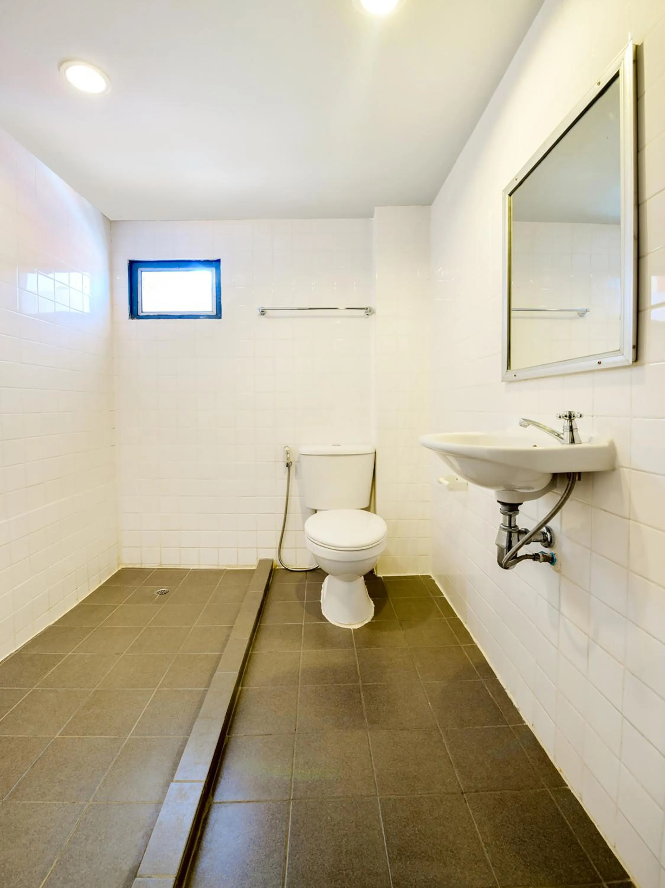 Toilet in Sweet Pound Hotel