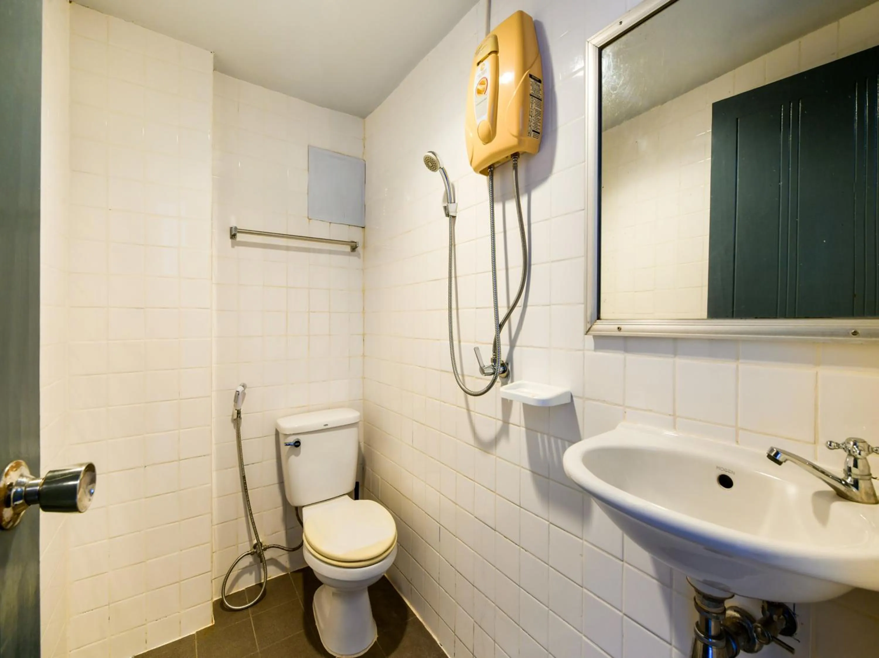 Shower in Sweet Pound Hotel