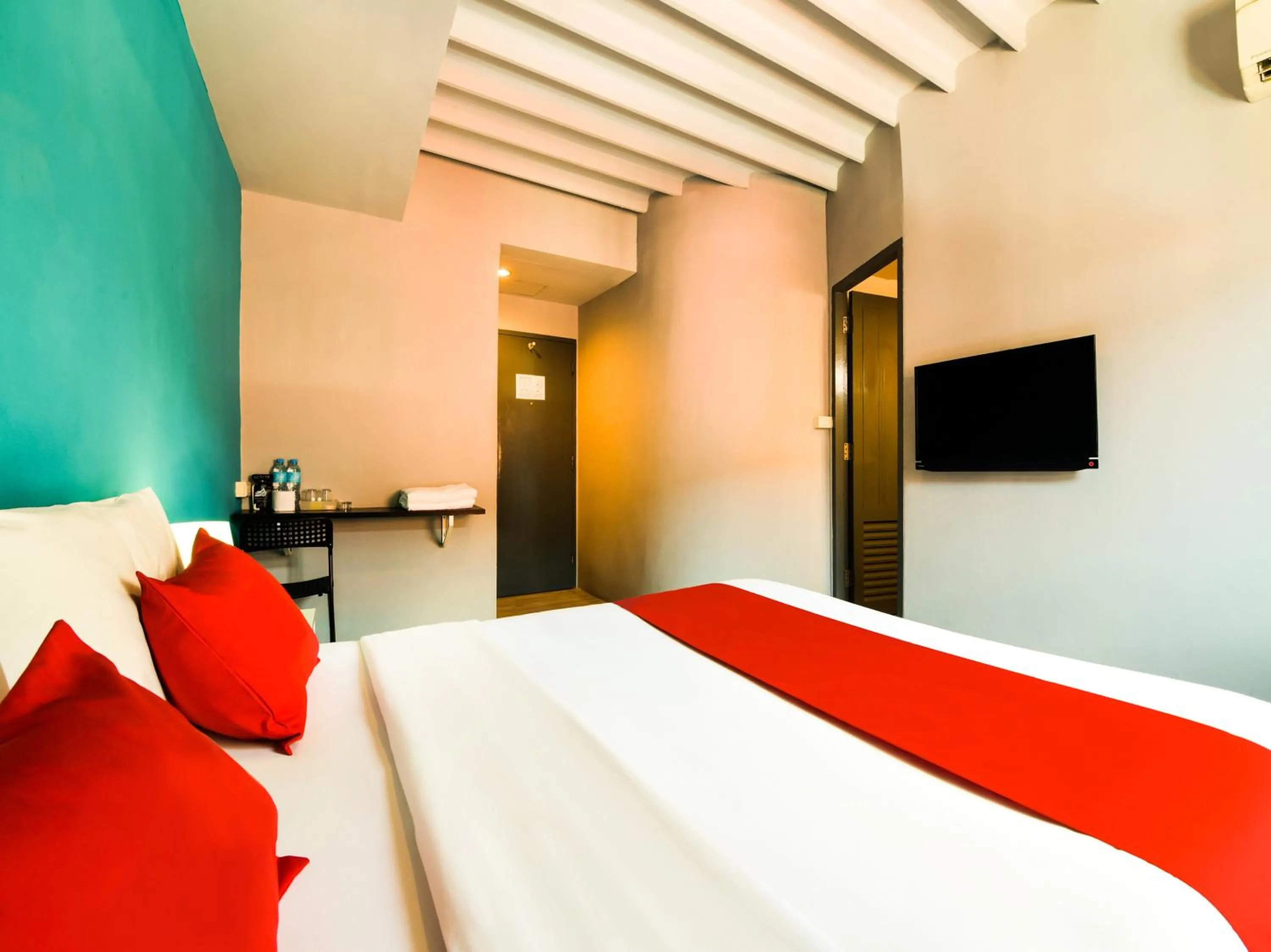 Bed in Sweet Pound Hotel