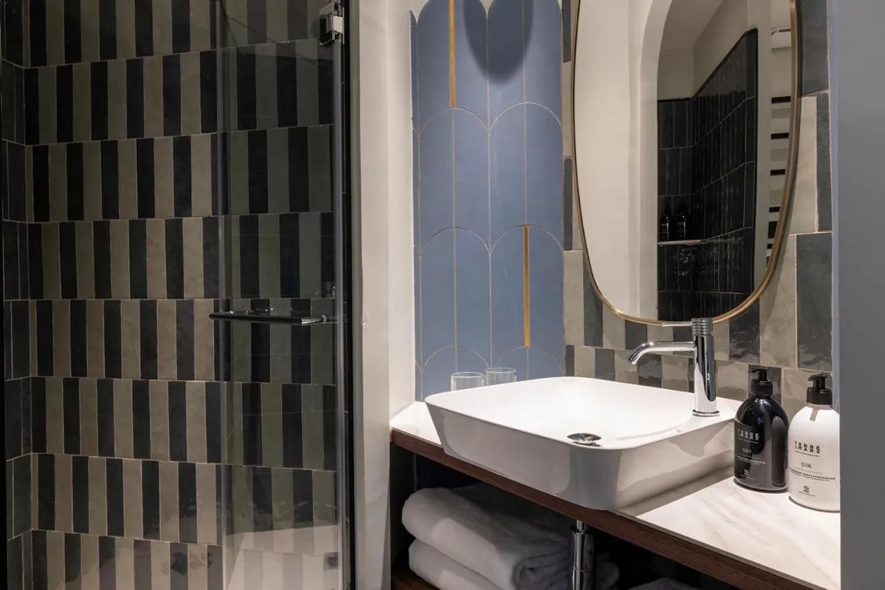 Bathroom in Hotel L de Lutece - Notre-Dame
