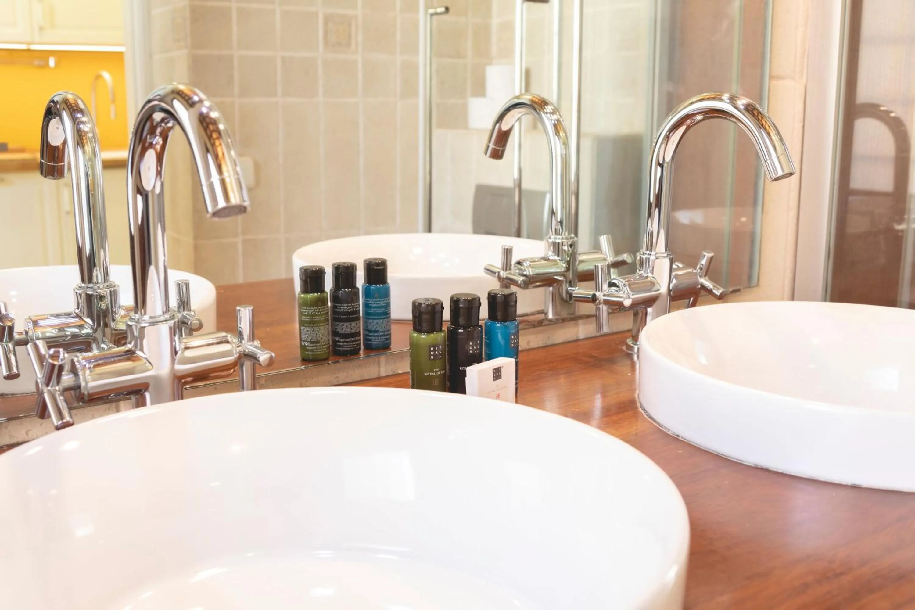 Bathroom in Bravissimo Mercaders 6