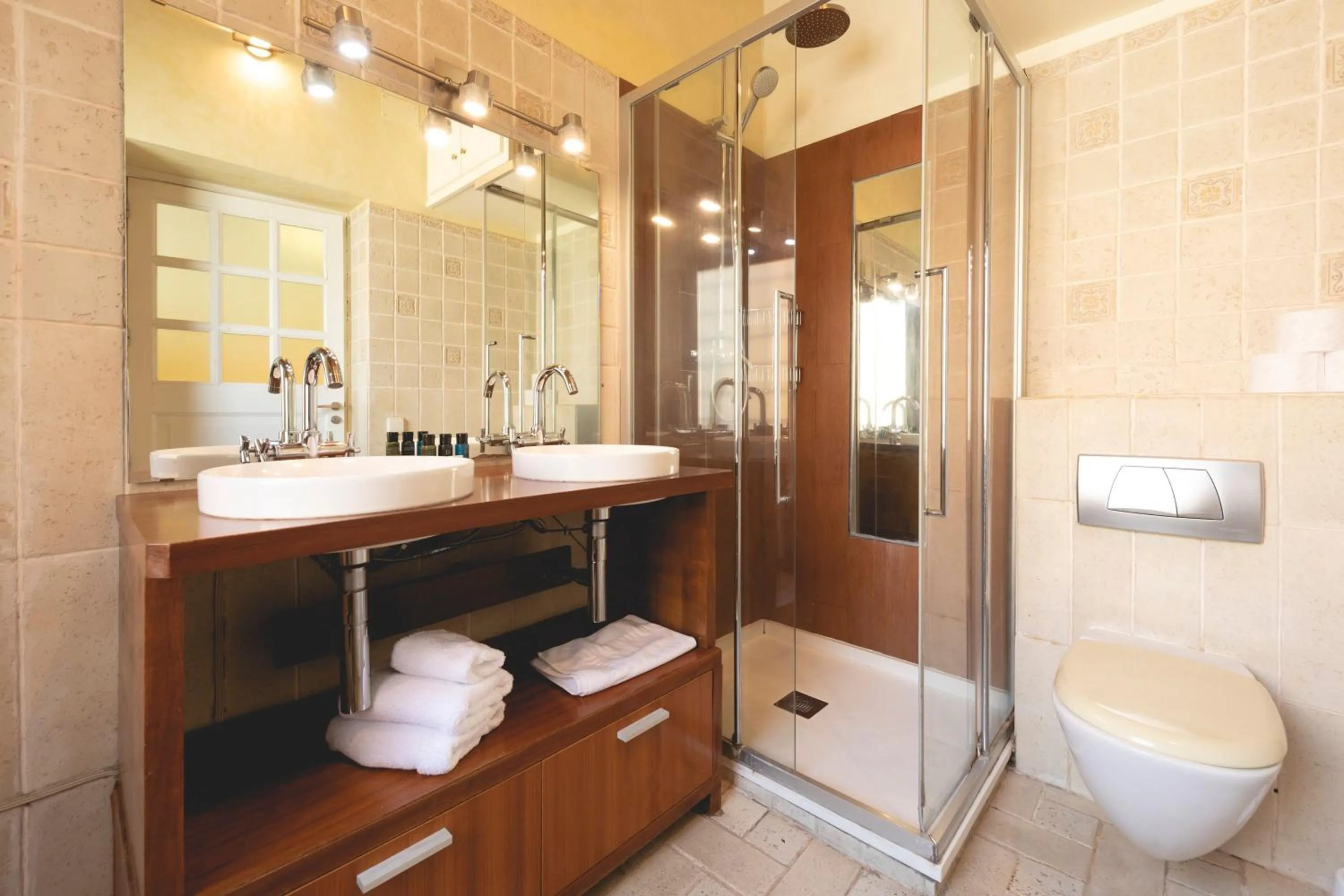 Bathroom in Bravissimo Mercaders 6