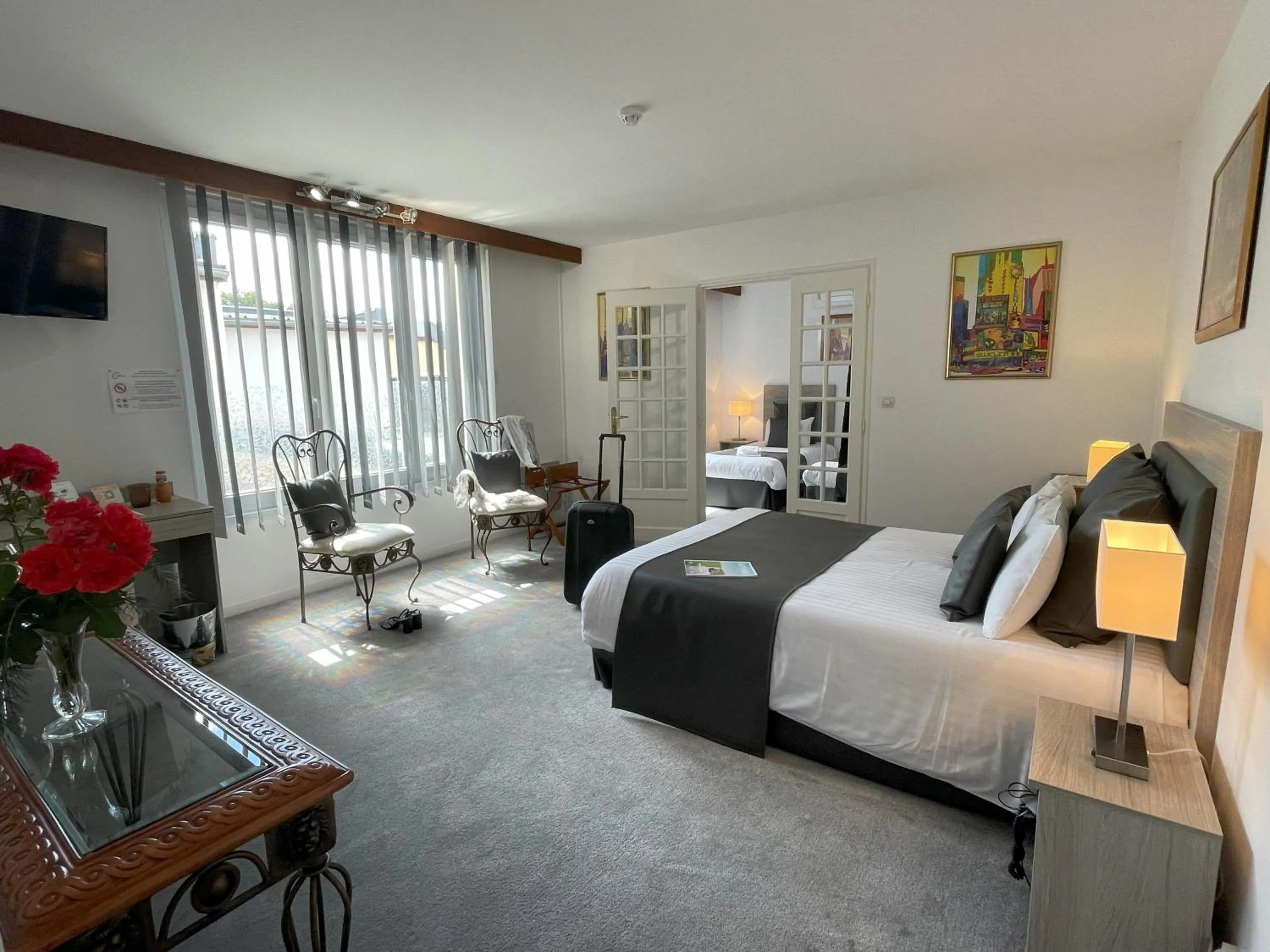 Property building, Bed in The Originals Boutique, Hôtel Clos Sainte Marie, Nevers